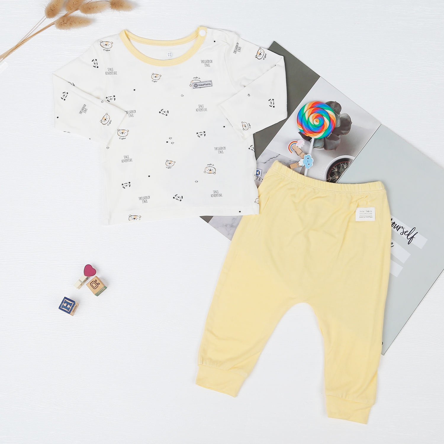 Bộ quần áo dài tay KidsPlaza in Tiger vàng M22T hình 1