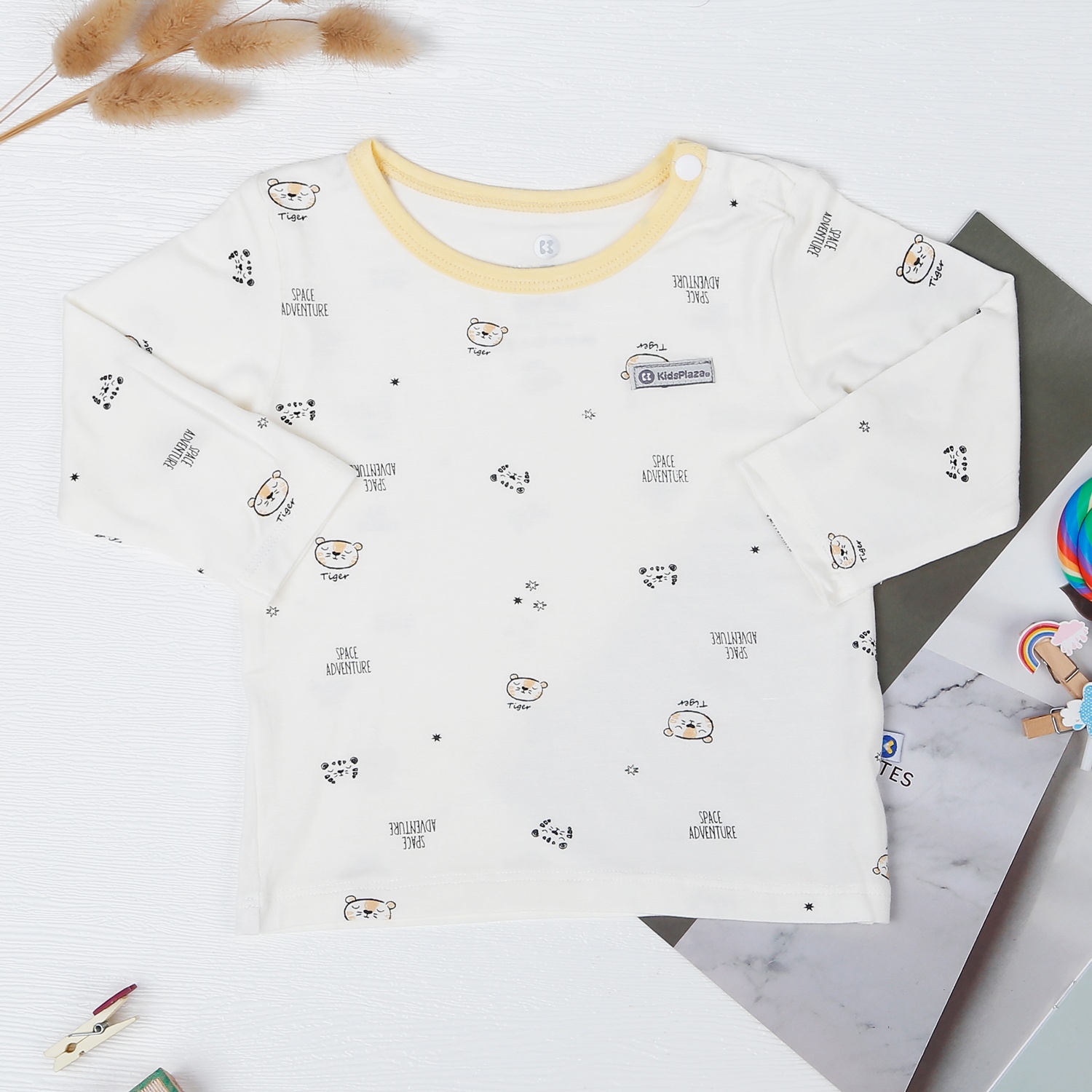 Bộ quần áo dài tay KidsPlaza in Tiger vàng M22T hình 2