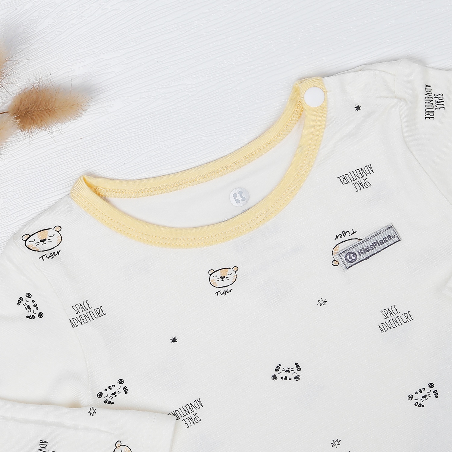 Bộ quần áo dài tay KidsPlaza in Tiger vàng M22T hình 3