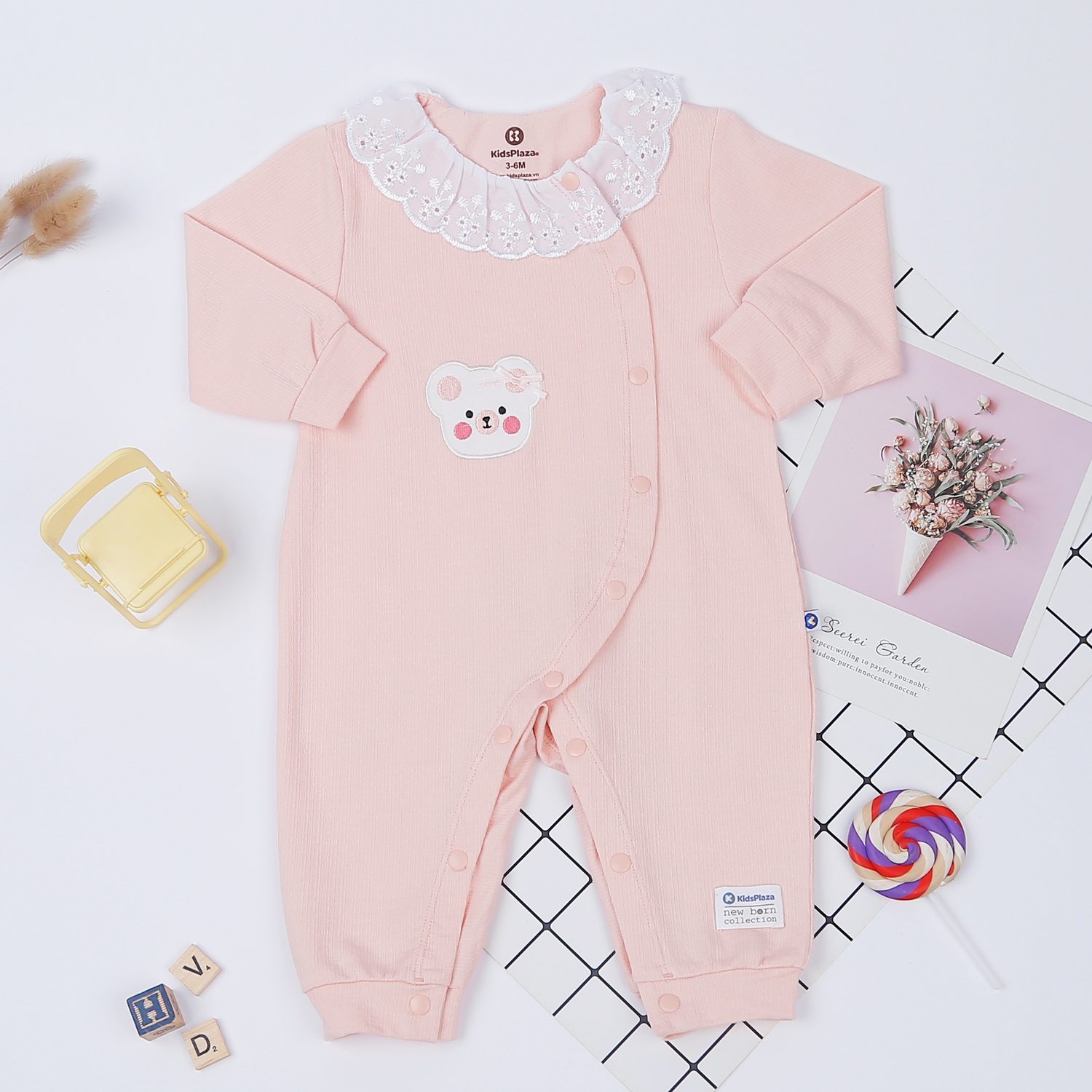 Body bé gái KidsPlaza cổ ren bèo thêu gấu HN22D (Hồng Cam) hình 1