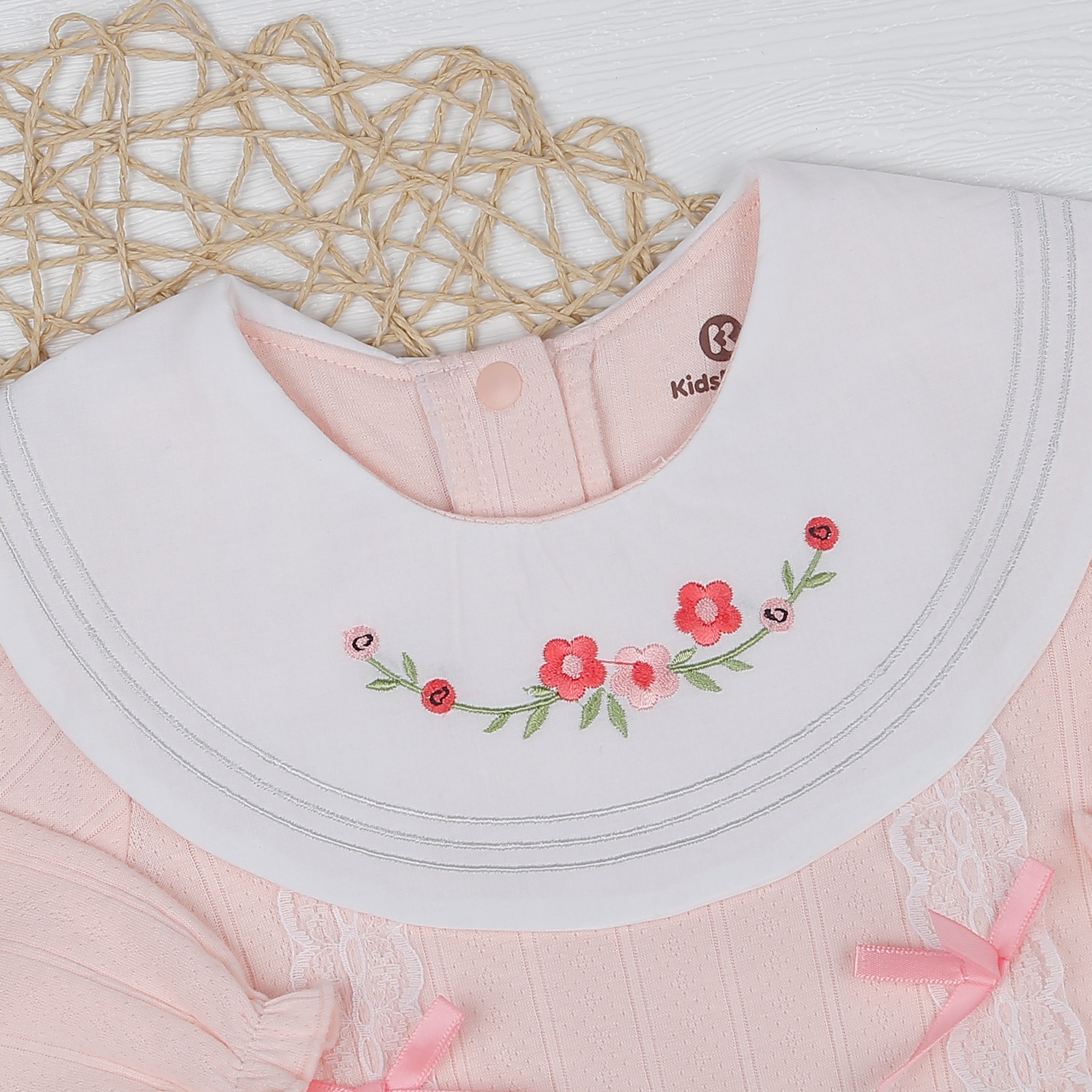 Body bé gái ren đính nơ KidsPlaza HN22D (hồng cam) hình 2