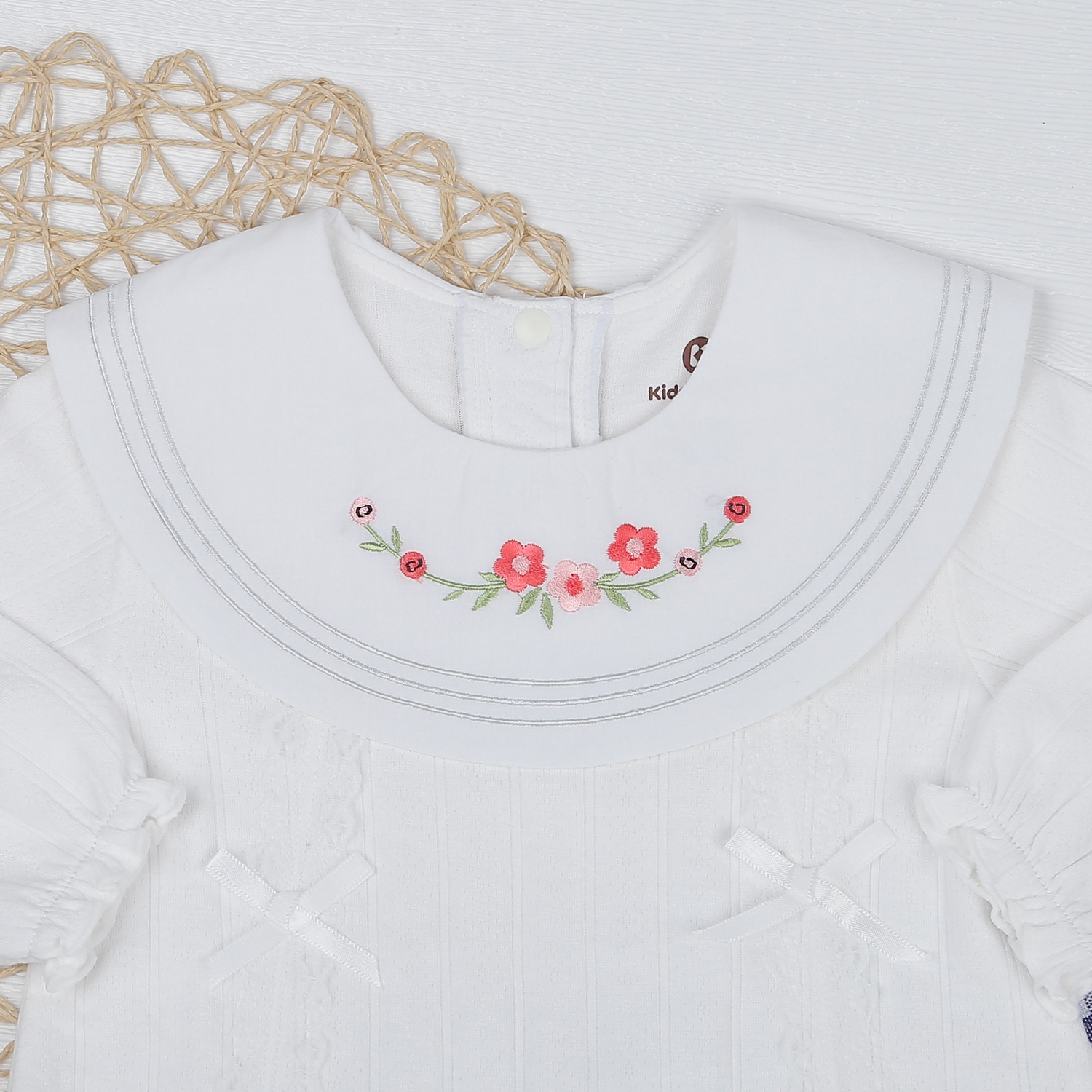 Body bé gái ren đính nơ KidsPlaza HN22D (trắng) hình 2