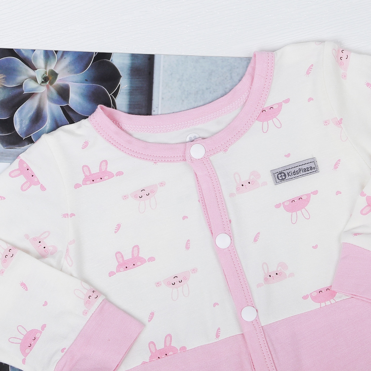Body dài tay cài giữa KidsPlaza in thỏ M22H (Hồng) hình 2