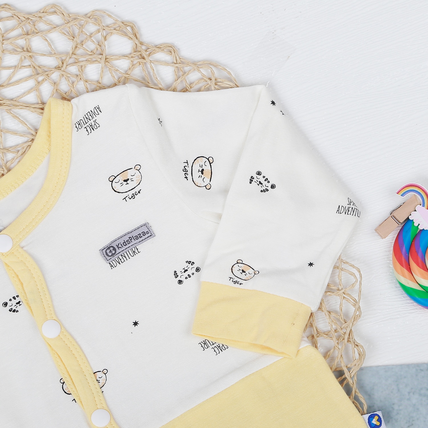 Body dài tay cài giữa KidsPlaza in tiger M22H (Vàng) hình 3