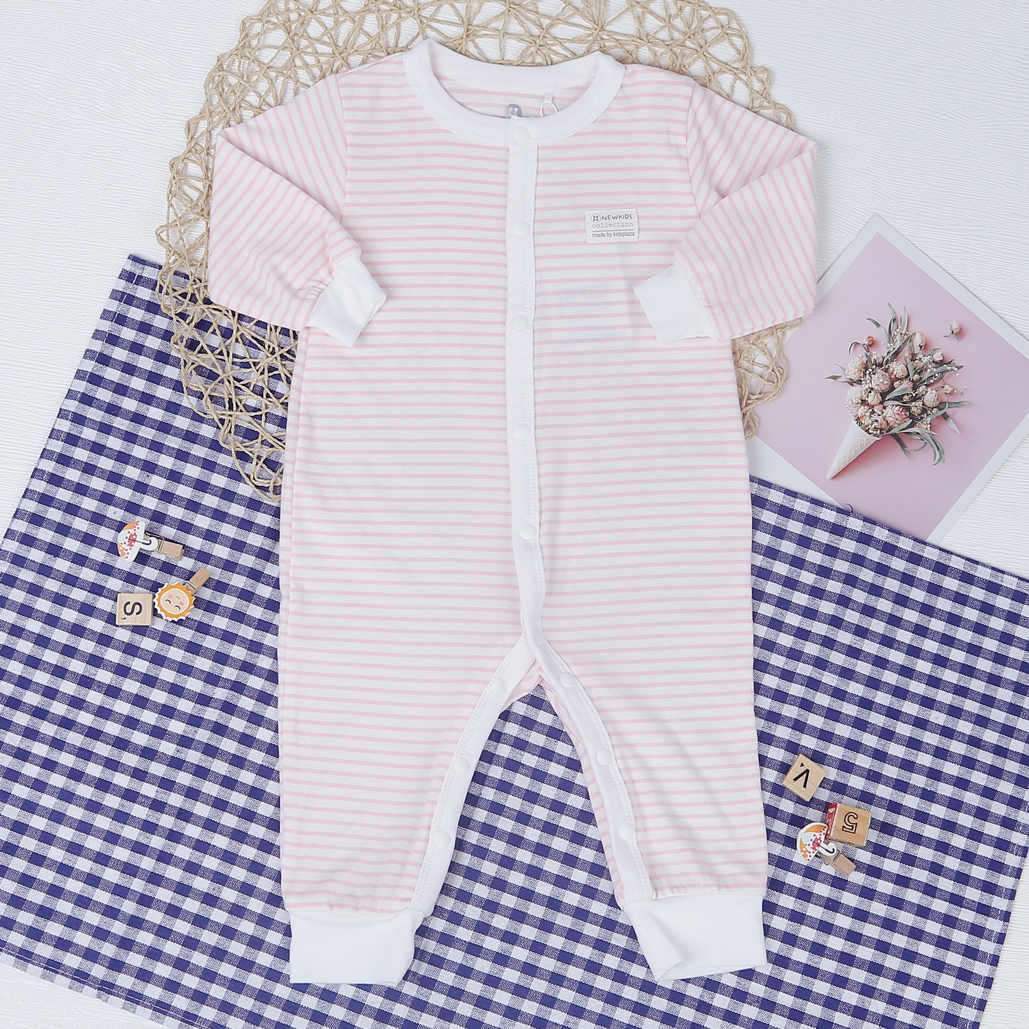 Body dài tay Otis cài giữa KidsPlaza kẻ hồng ND22T hình 1