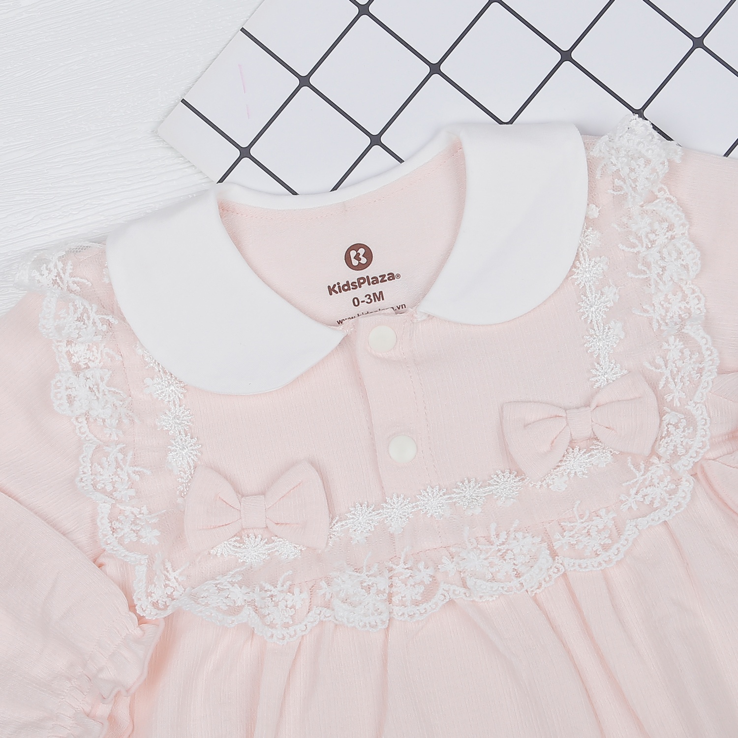 Set body bé gái KidsPlaza ngực đính nơ ren HN22D (Hồng)  hình 2