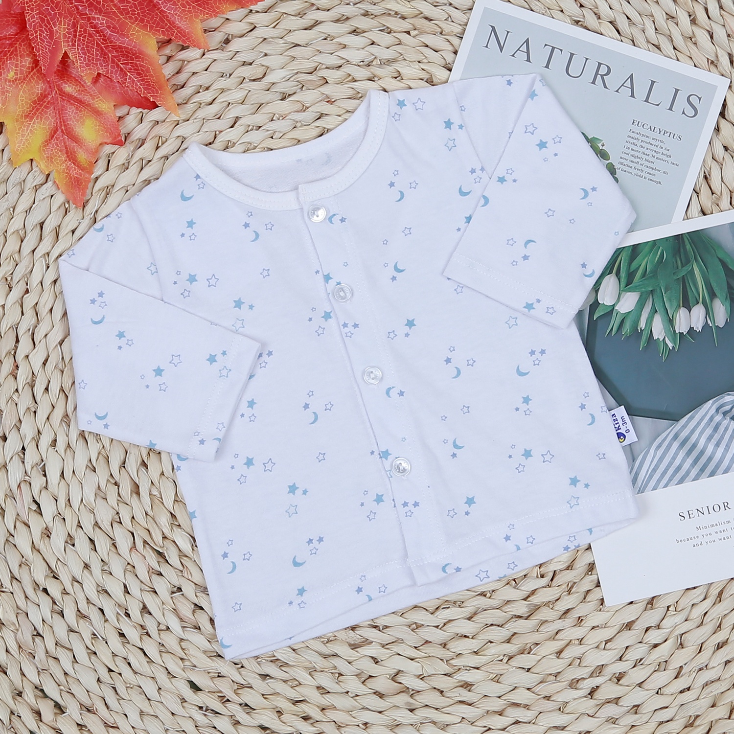 Áo dài tay Kiza in trăng sao BA22 (Trắng Xanh) hình 1