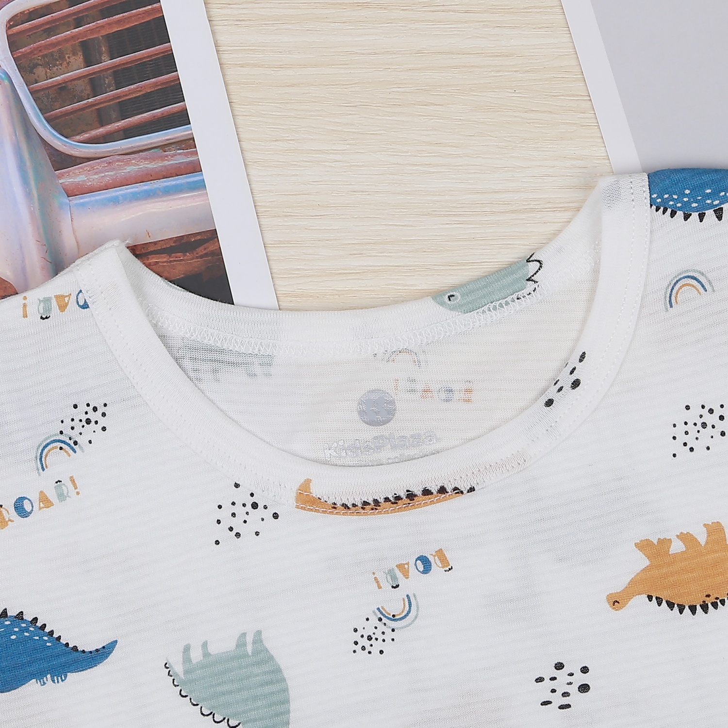 Bộ quần áo bé trai cộc tay KidsPlaza kẻ in khủng long M22H hình 3