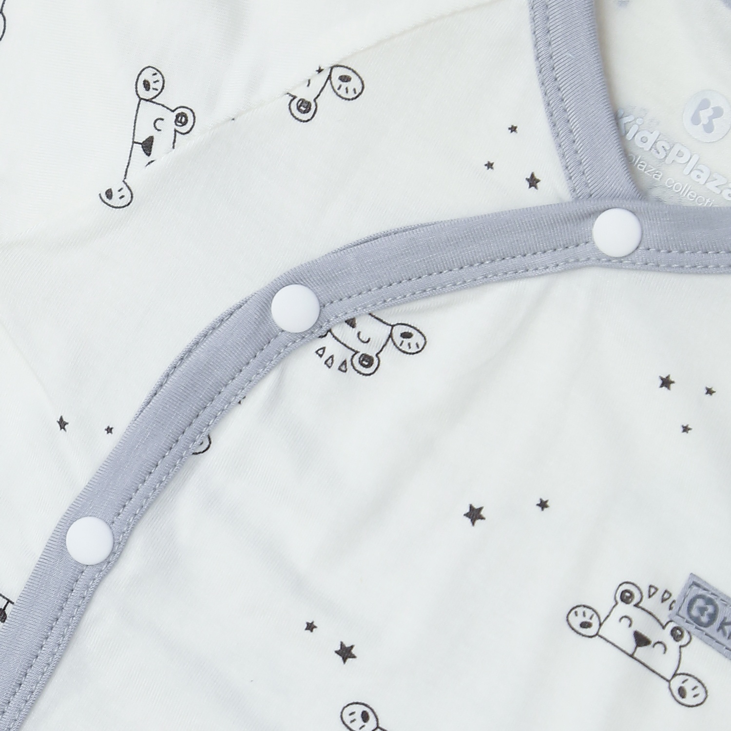 Bộ sơ sinh cài lệch dài tay KidsPlaza cho bé in gấu M22H (Ghi) hình 4