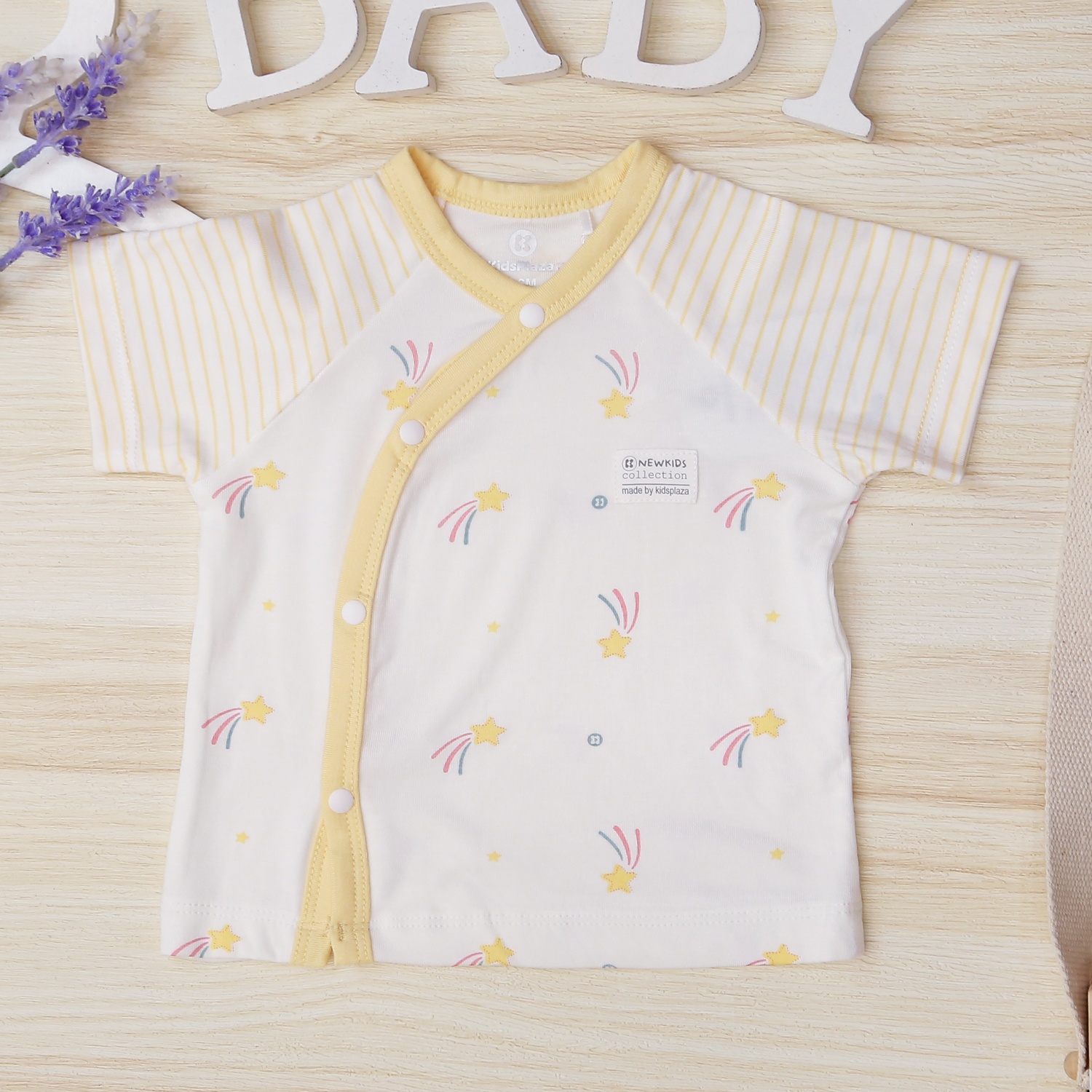 Bộ cộc cài lệch Otis kẻ vàng bé gái KidsPlaza ND22H (Trắng vàng) hình 2