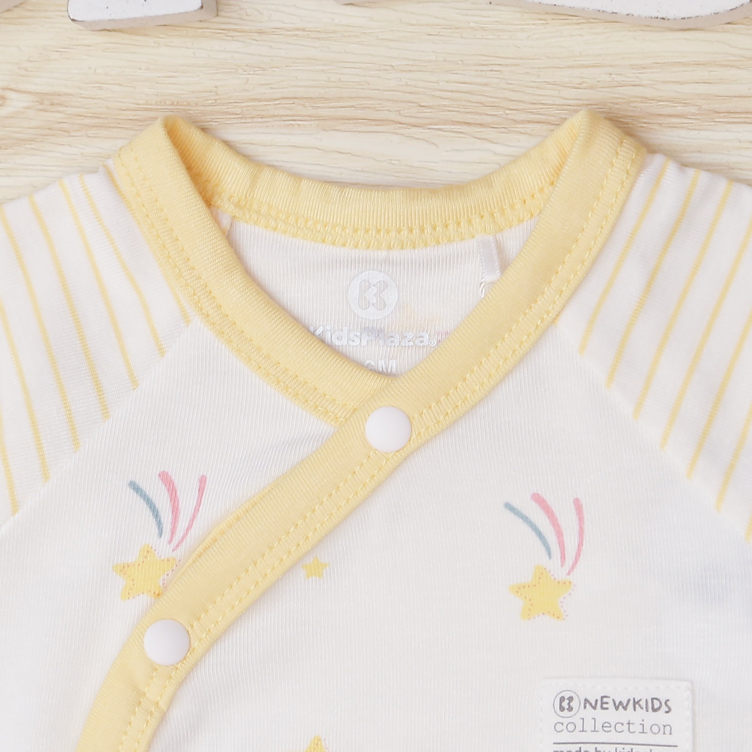 Bộ cộc cài lệch Otis kẻ vàng bé gái KidsPlaza ND22H (Trắng vàng) hình 3