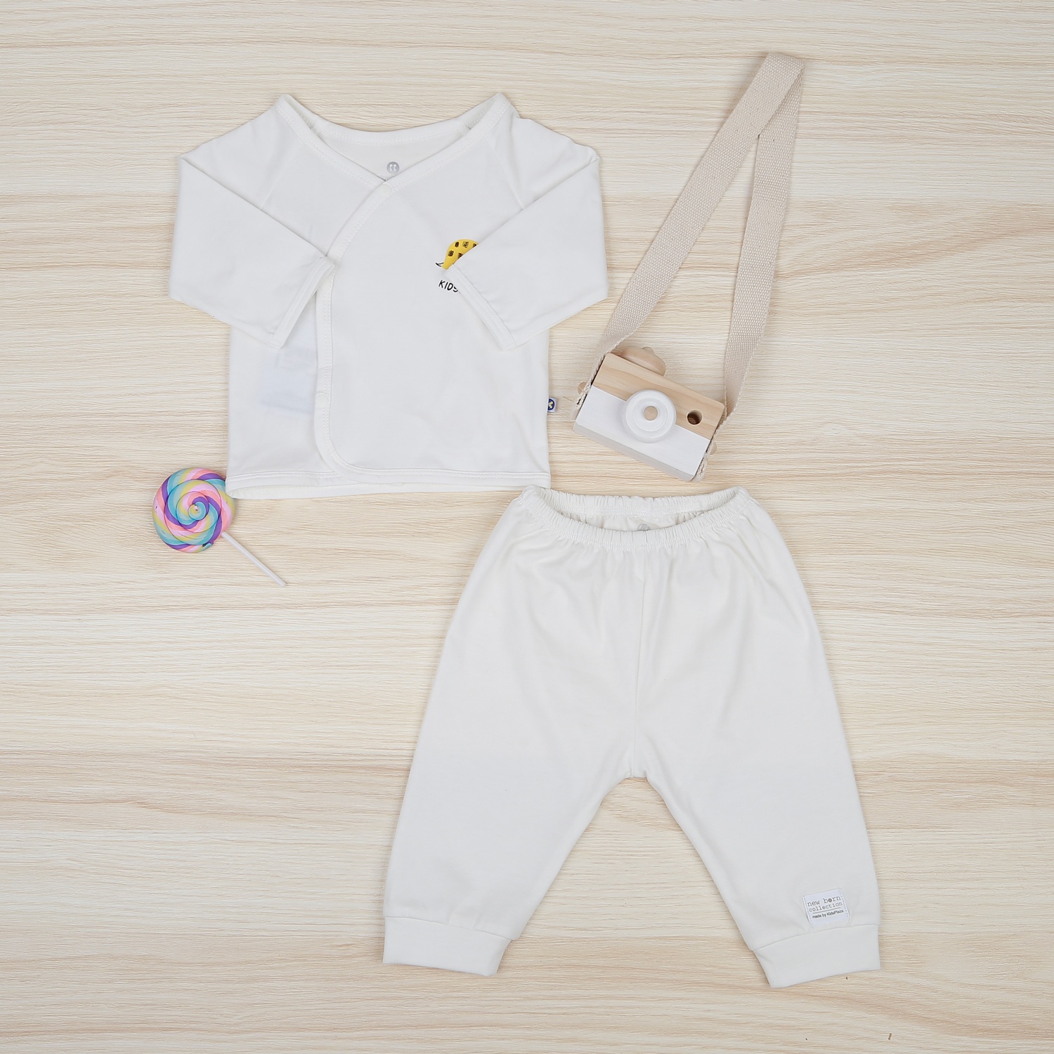 Bộ quần áo cài chéo KidsPlaza KA22 (Trắng) hình 1