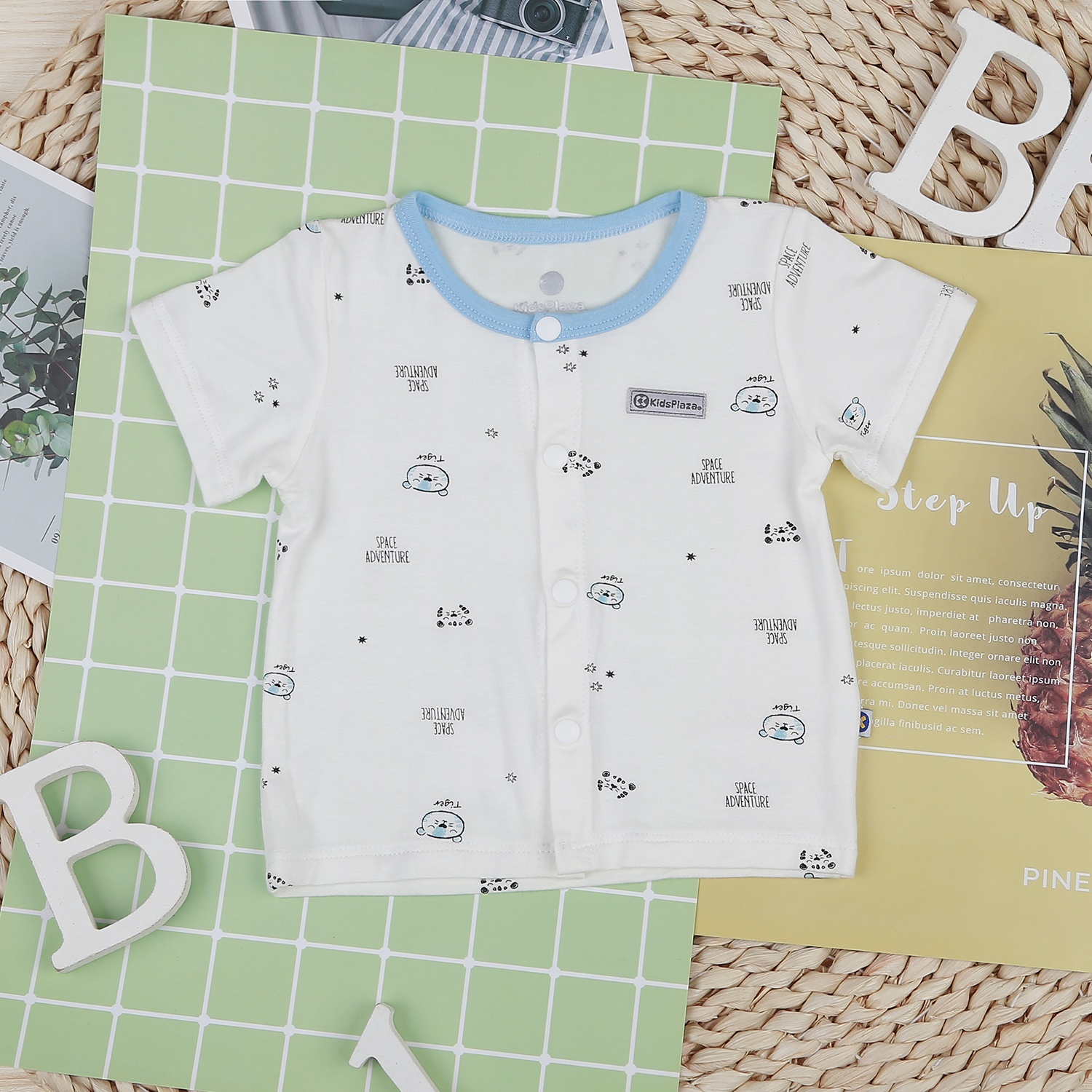 Bộ quần áo cộc tay cài giữa KidsPlaza in Tiger M22H (Xanh) hình 2