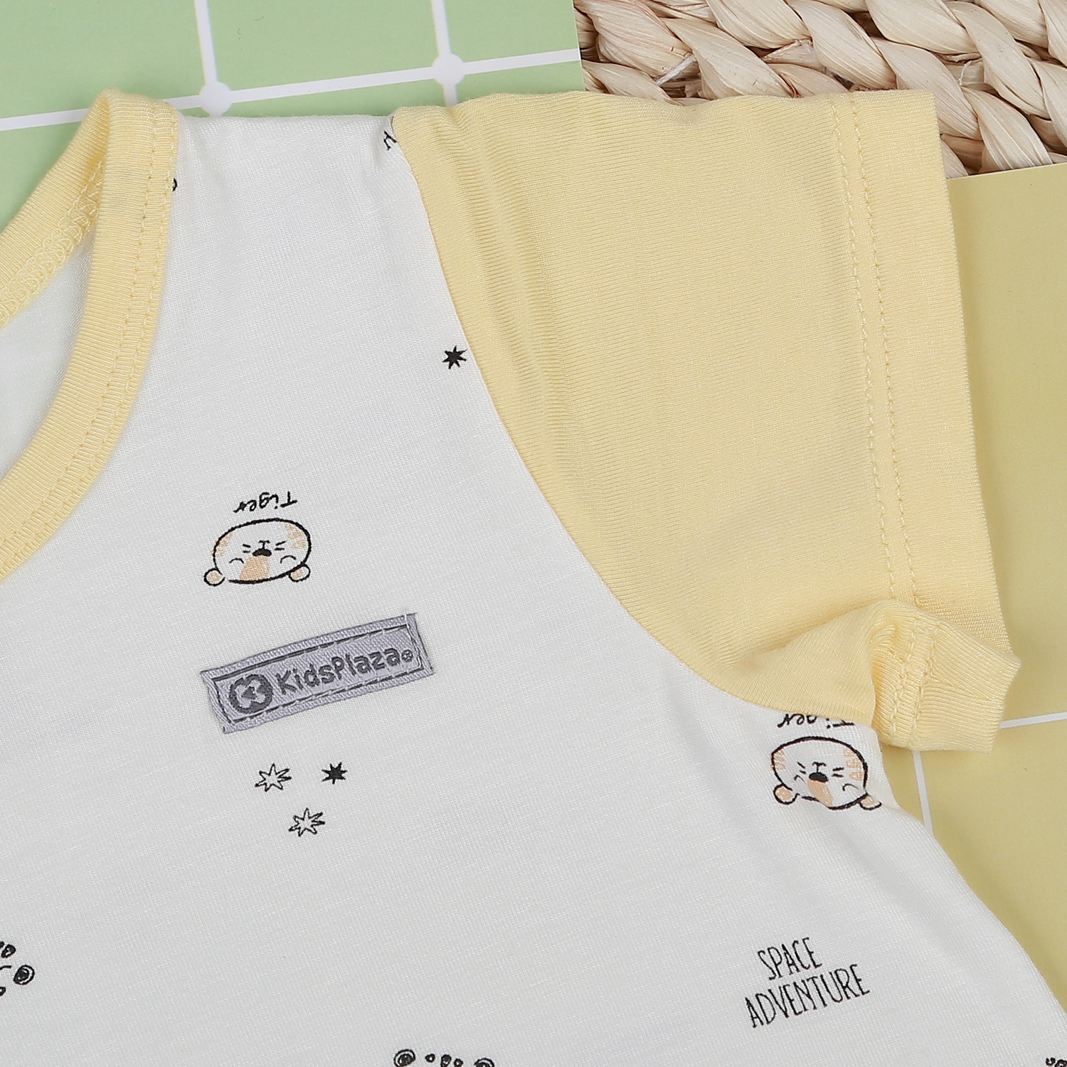 Bộ quần áo cộc tay cài lệch KidsPlaza in Tiger M22H (Vàng) hình 4