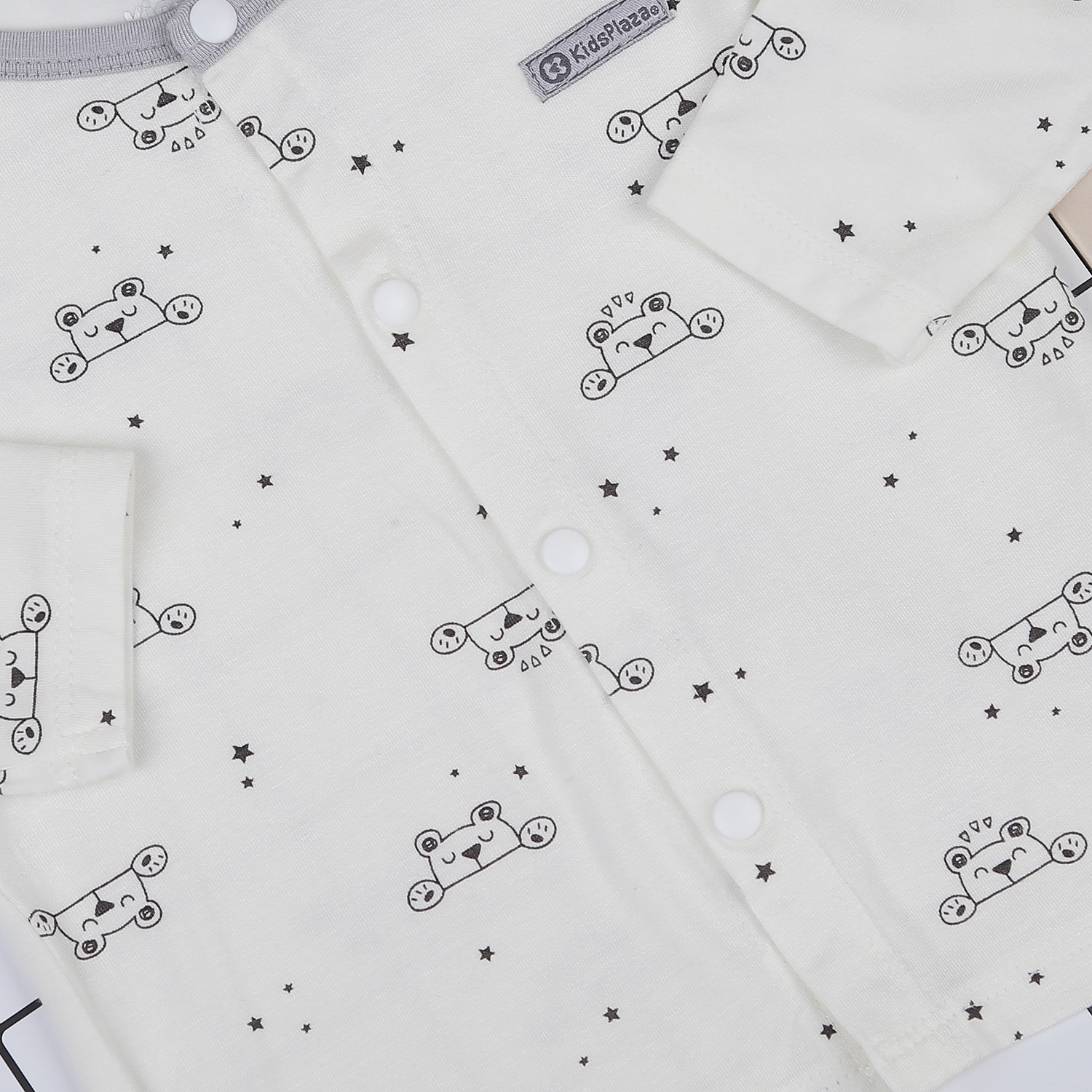 Bộ quần áo dài tay cài giữa KidsPlaza in gấu M22H (Ghi) hình 4