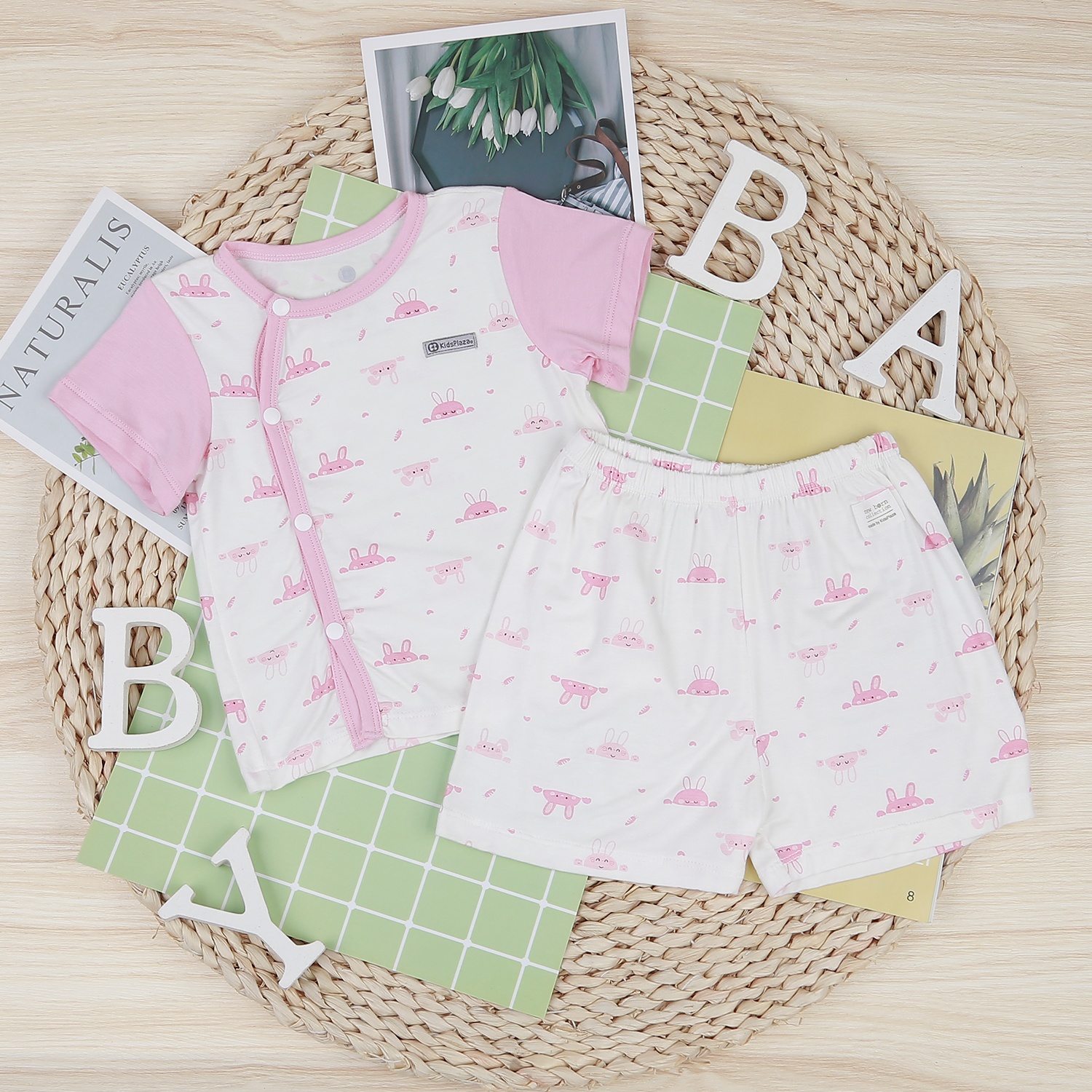 Bộ quần áo sơ sinh cộc tay cài lệch KidsPlaza in thỏ M22H (Hồng) hình 1