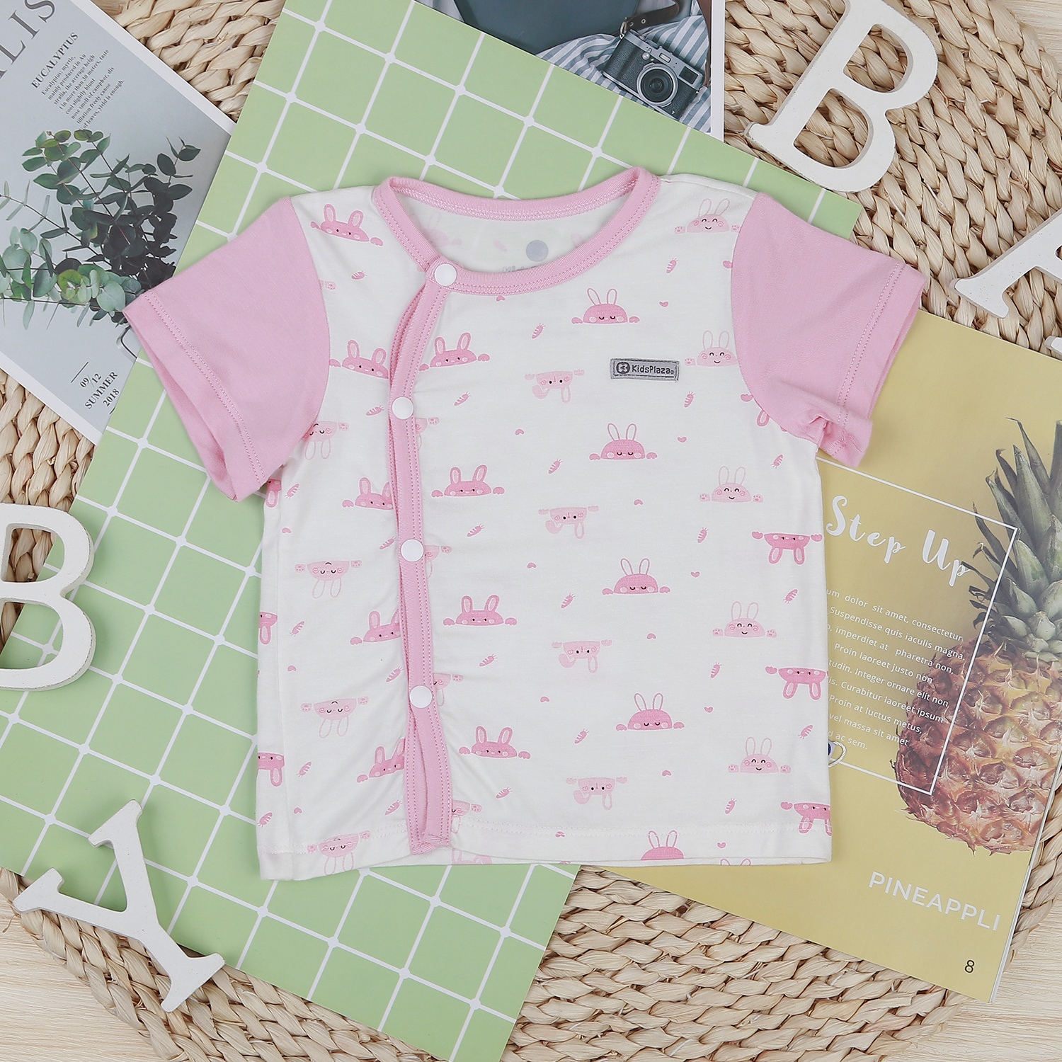 Bộ quần áo sơ sinh cộc tay cài lệch KidsPlaza in thỏ M22H (Hồng) hình 2