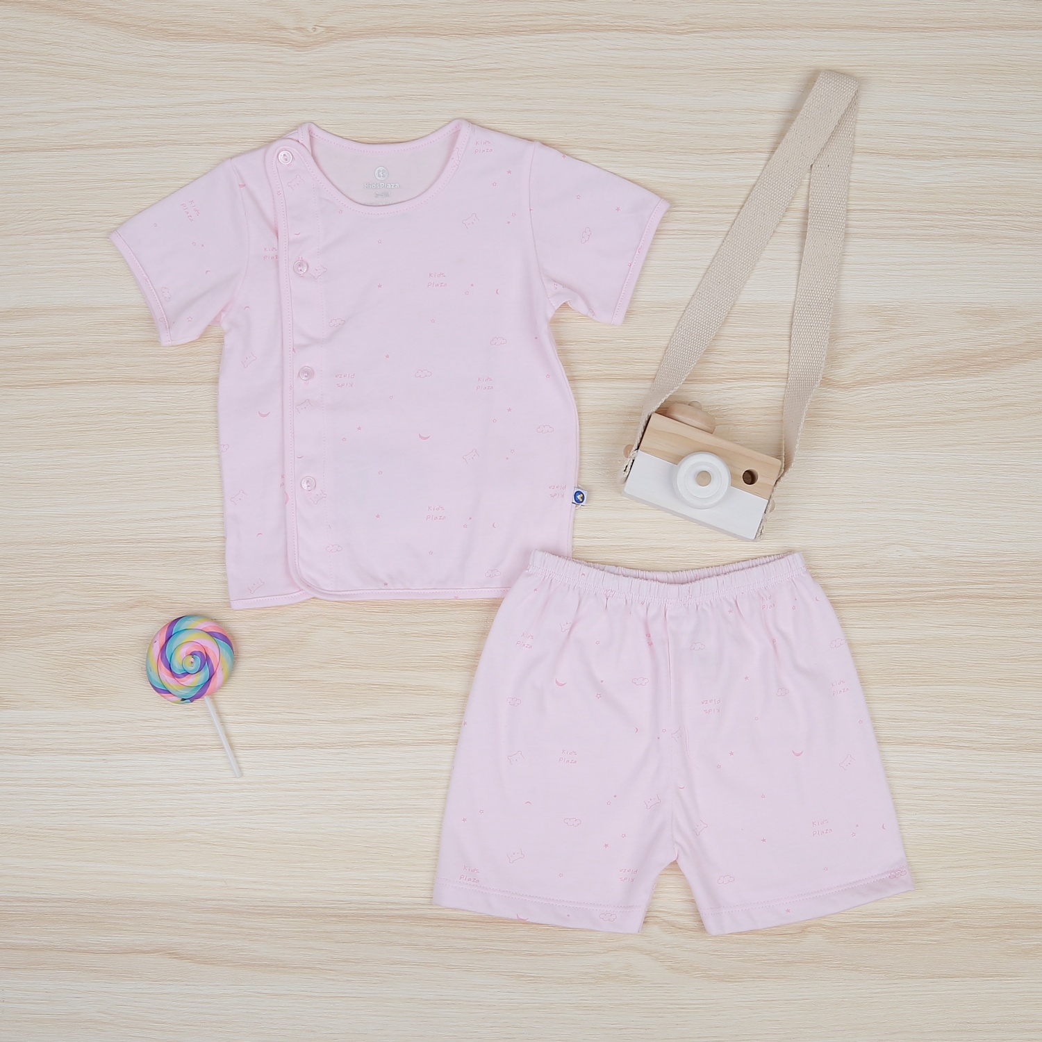 Bộ quần áo sơ sinh cộc tay KidsPlaza in hình NBA22 (Hồng) hình 1