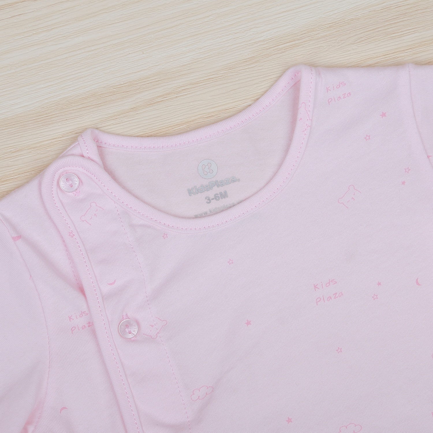 Bộ quần áo sơ sinh cộc tay KidsPlaza in hình NBA22 (Hồng) hình 3