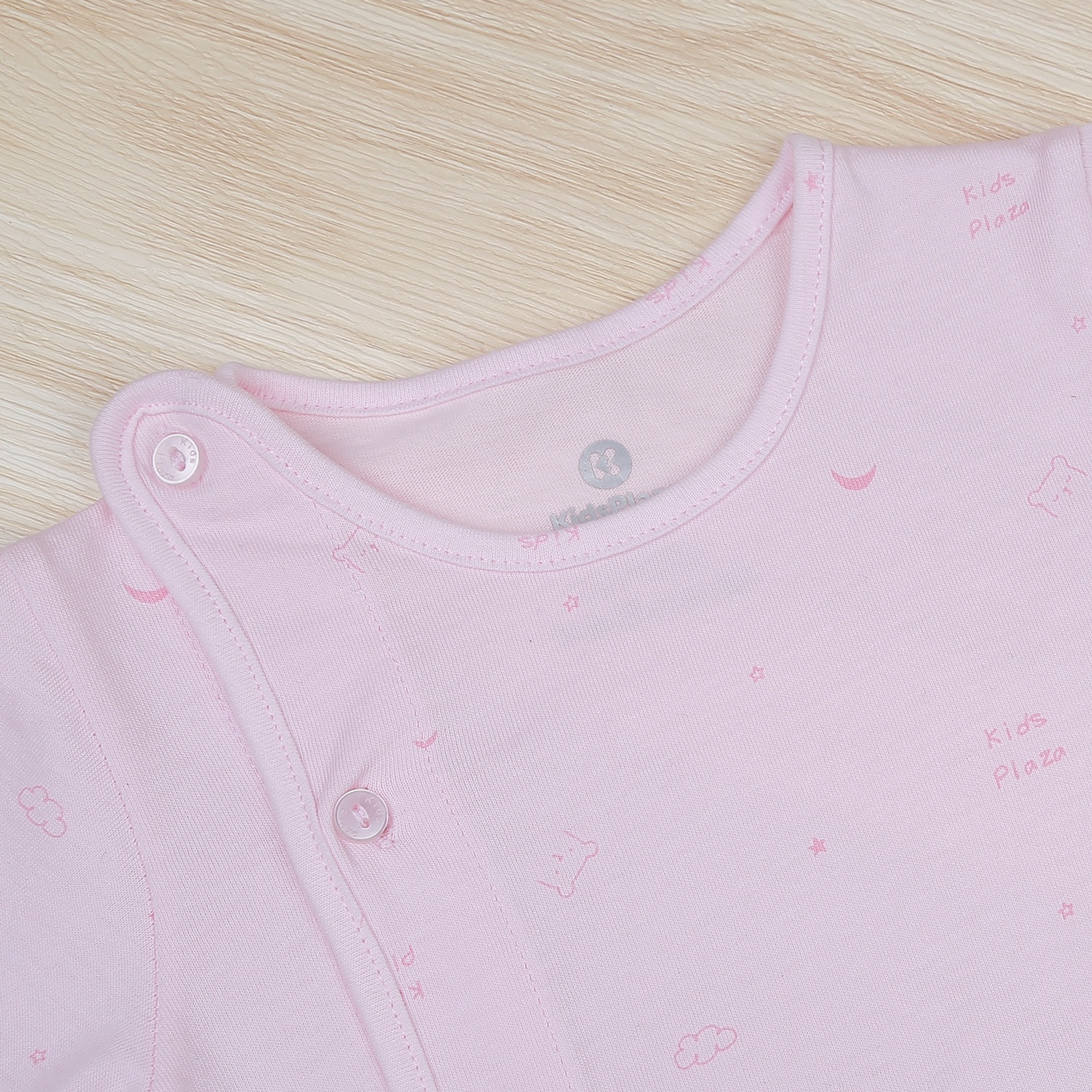 Bộ quần áo sơ sinh dài tay in hình KidsPlaza NBA22 (Hồng) hình 3