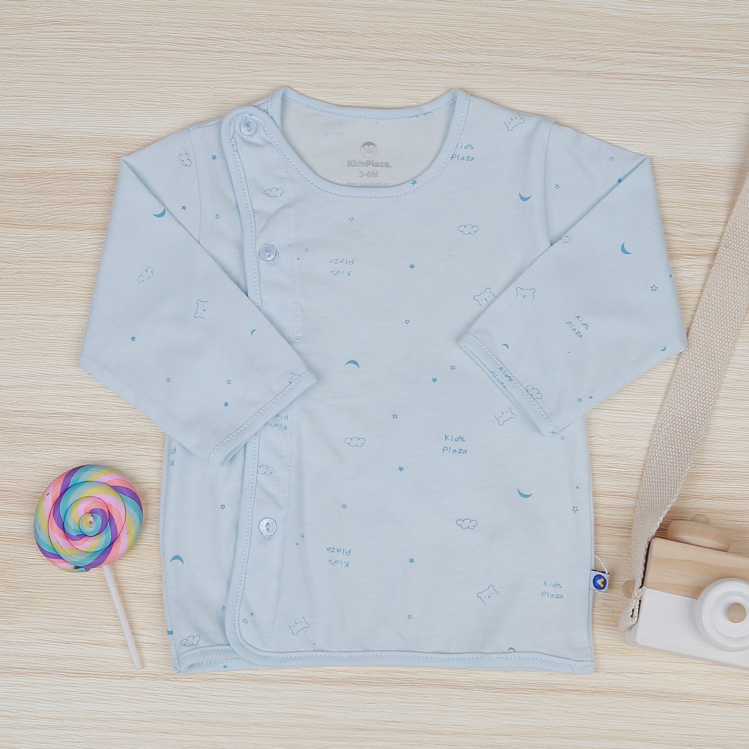 Bộ quần áo sơ sinh dài tay in hình KidsPlaza NBA22 (Xanh) hình 2