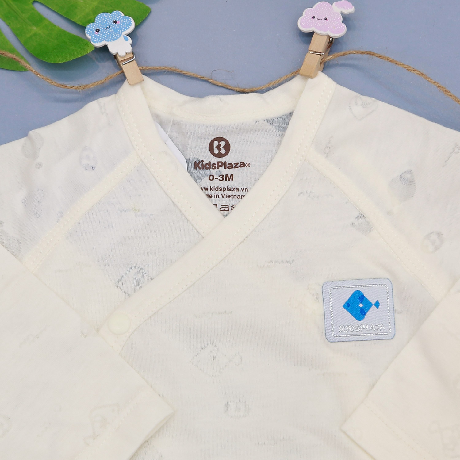 Bộ quần áo sơ sinh cài chéo KidsPlaza in cá HN21T (Vàng) hình 3