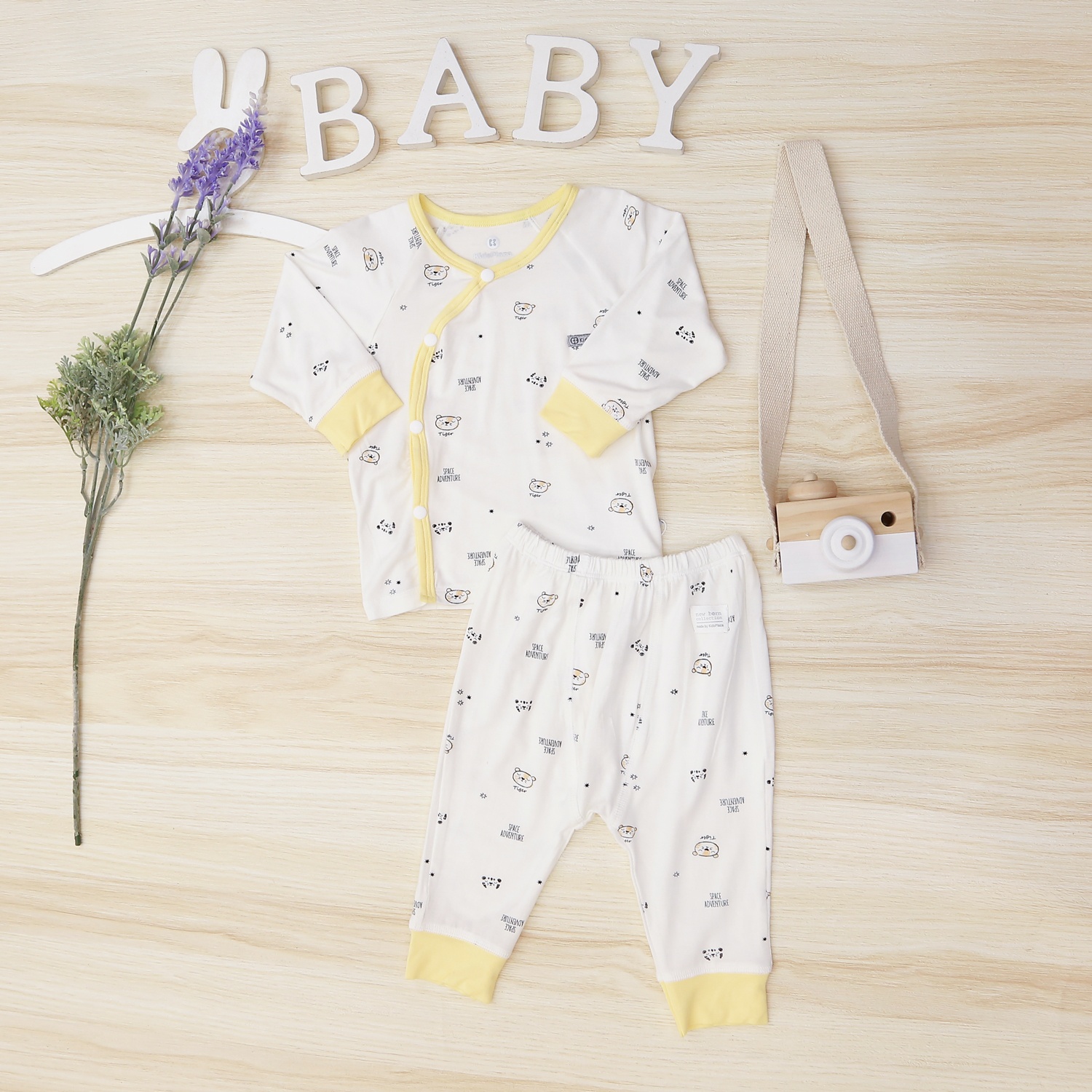 Bộ sơ sinh cài lệch dài tay KidsPlaza cho bé in Tiger M22H (Vàng) hình 1