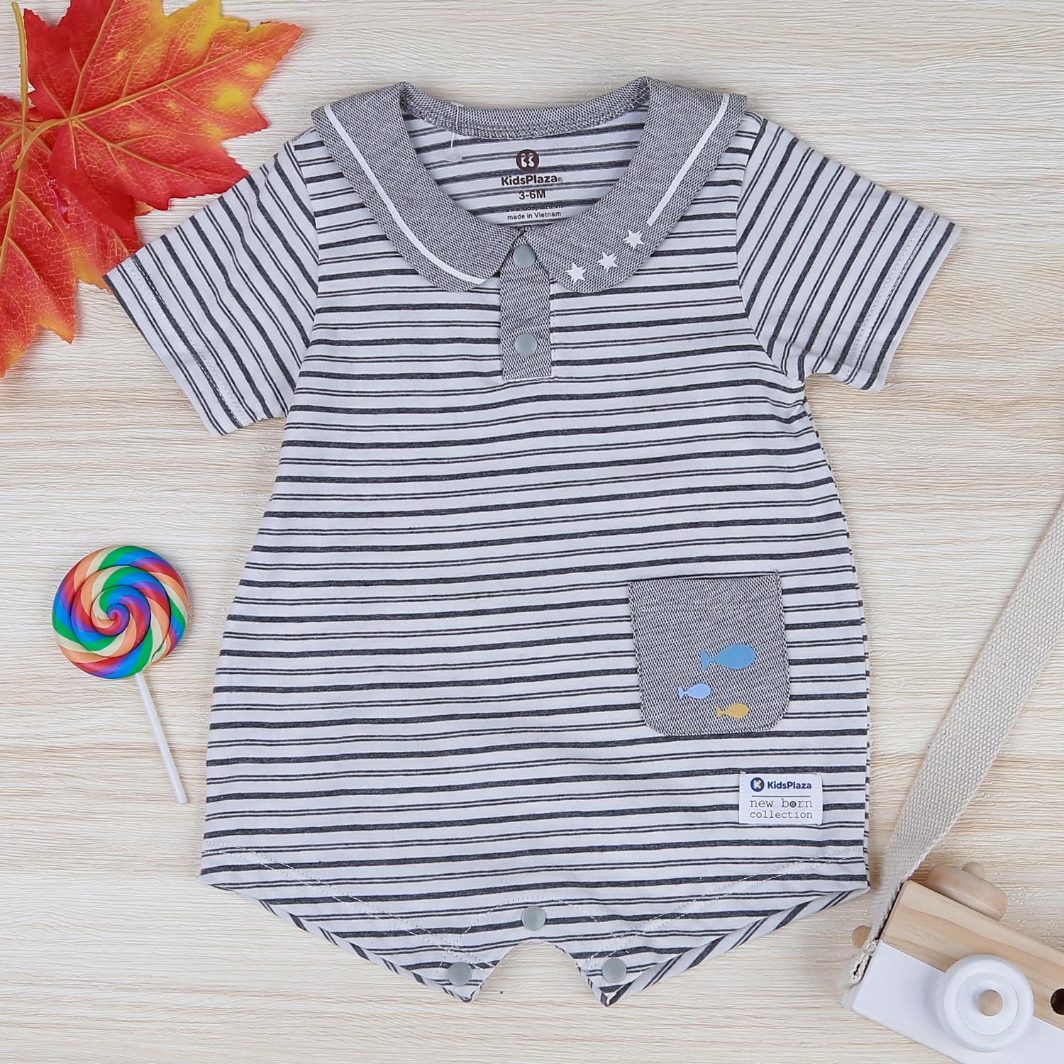 Body đùi bé trai cổ chữ V kẻ ghi HN22H hình 1