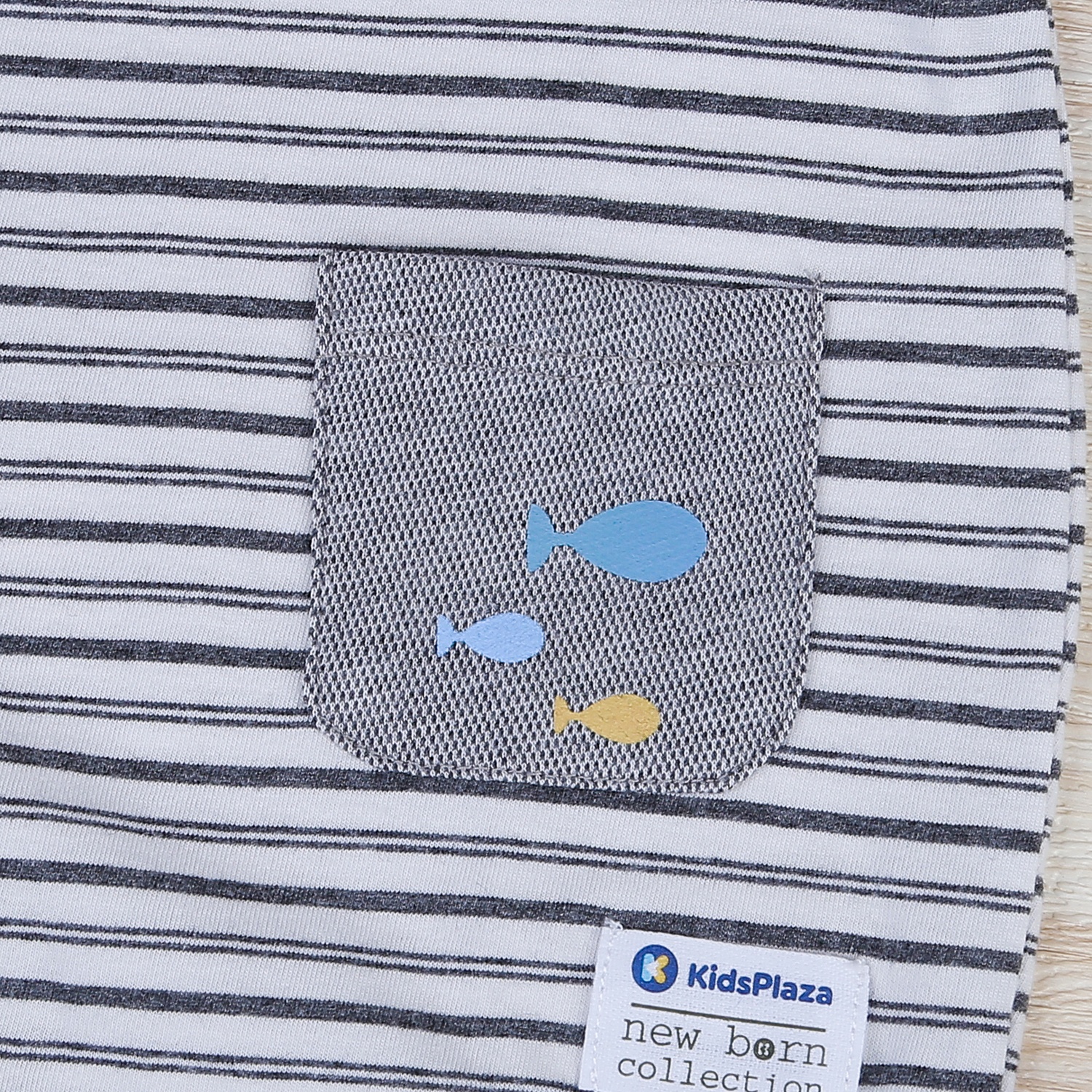 Body đùi bé trai cổ chữ V kẻ ghi HN22H hình 5