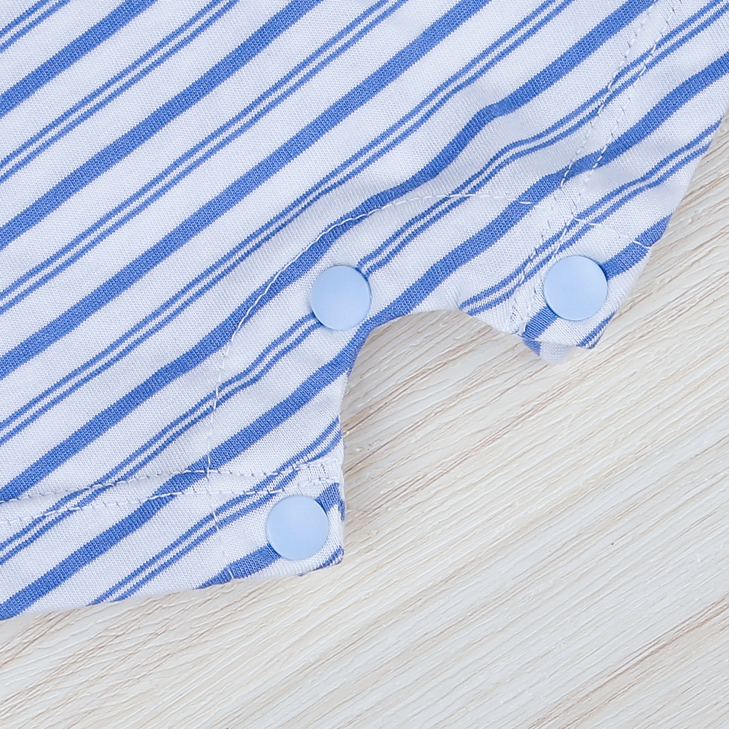 Body đùi bé trai cổ chữ V kẻ xanh HN22H hình 6