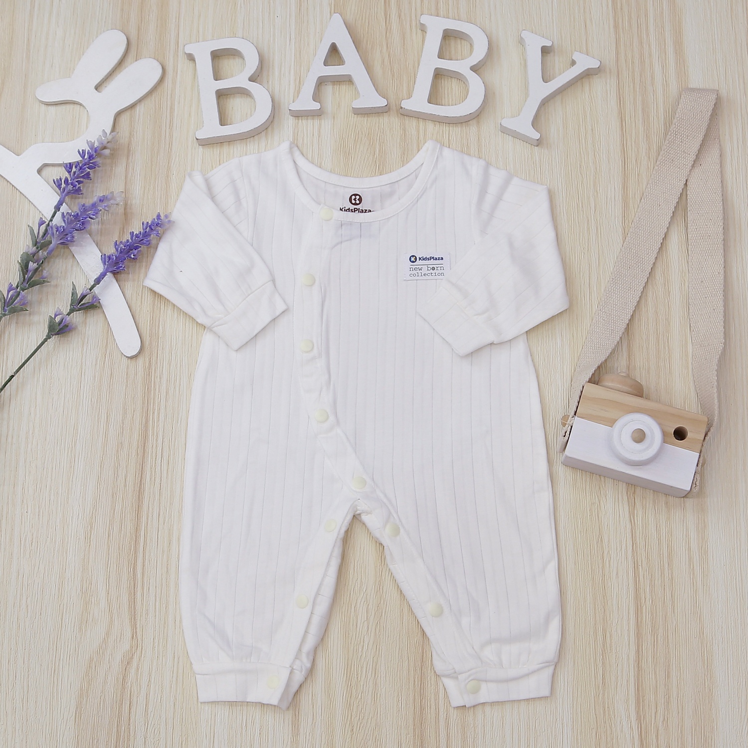 Set bộ quần áo sơ sinh kèm phụ kiện KidsPlaza 0-3M HN21H (Trắng) hình 2