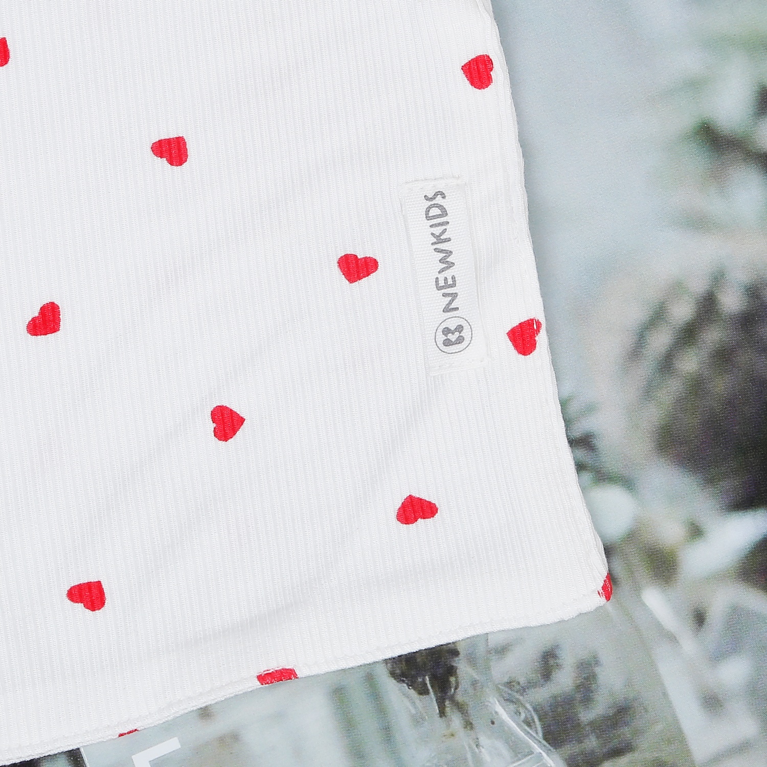 Set 2 yếm kẻ tăm hoạ tiết hình tim KidsPlaza ND22T hình 3