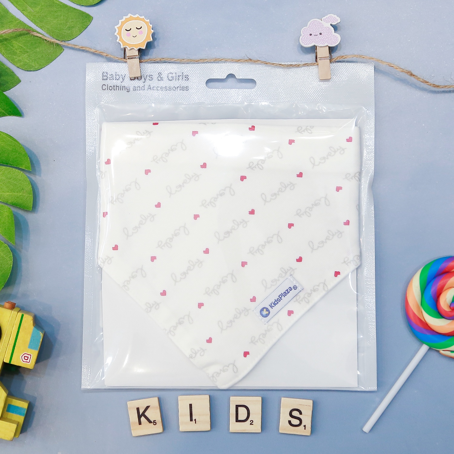 Yếm tam giác trái tim Otis KidsPlaza ND22H (trắng) hình 1