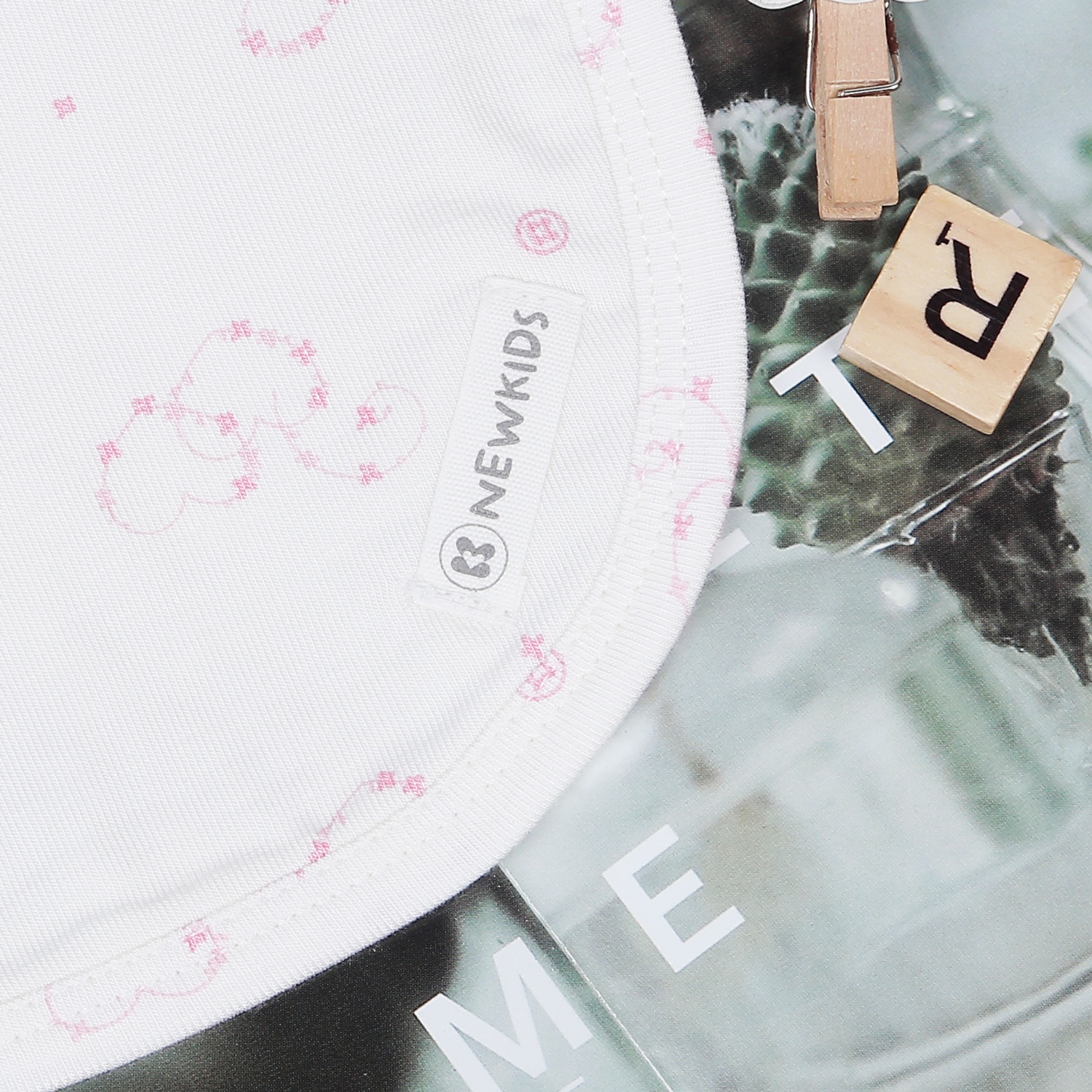 Yếm tròn bé gái Otis hoạ tiết hình tim KidsPlaza ND22T hình 3