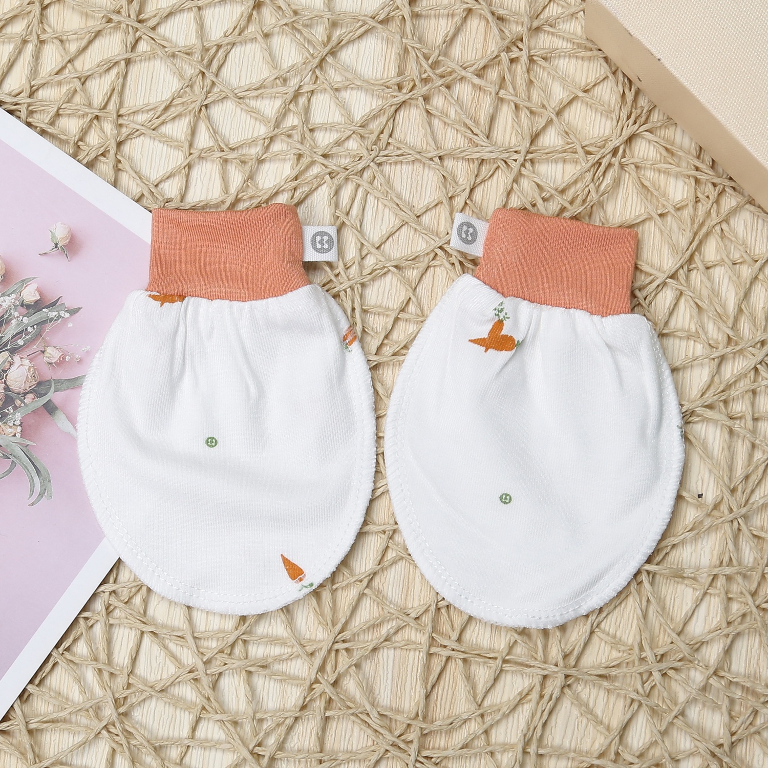 Set bao tay, bao chân KidsPlaza Otis in cà rốt ND23T (Trắng cam) hình 2