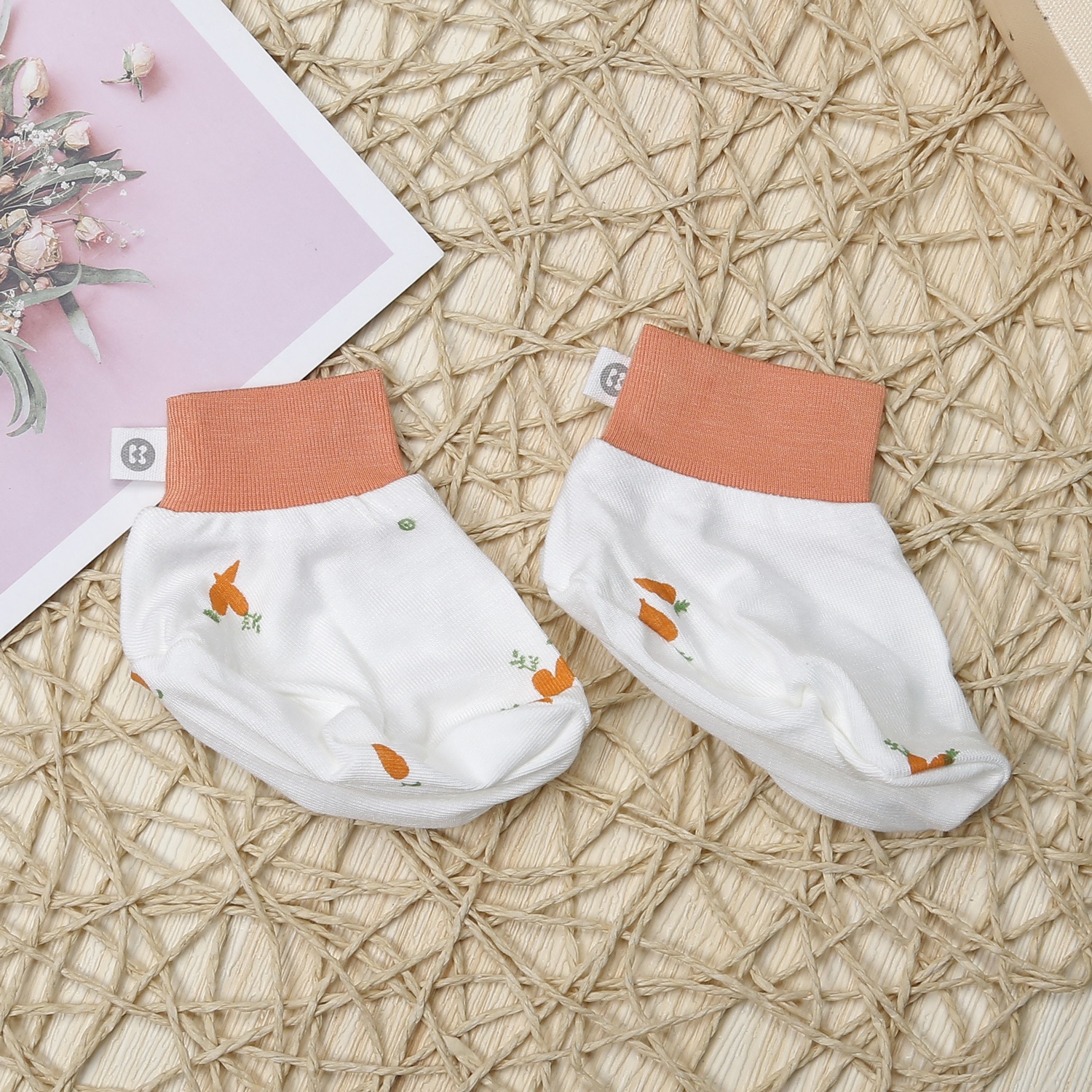 Set bao tay, bao chân KidsPlaza Otis in cà rốt ND23T (Trắng cam) hình 3