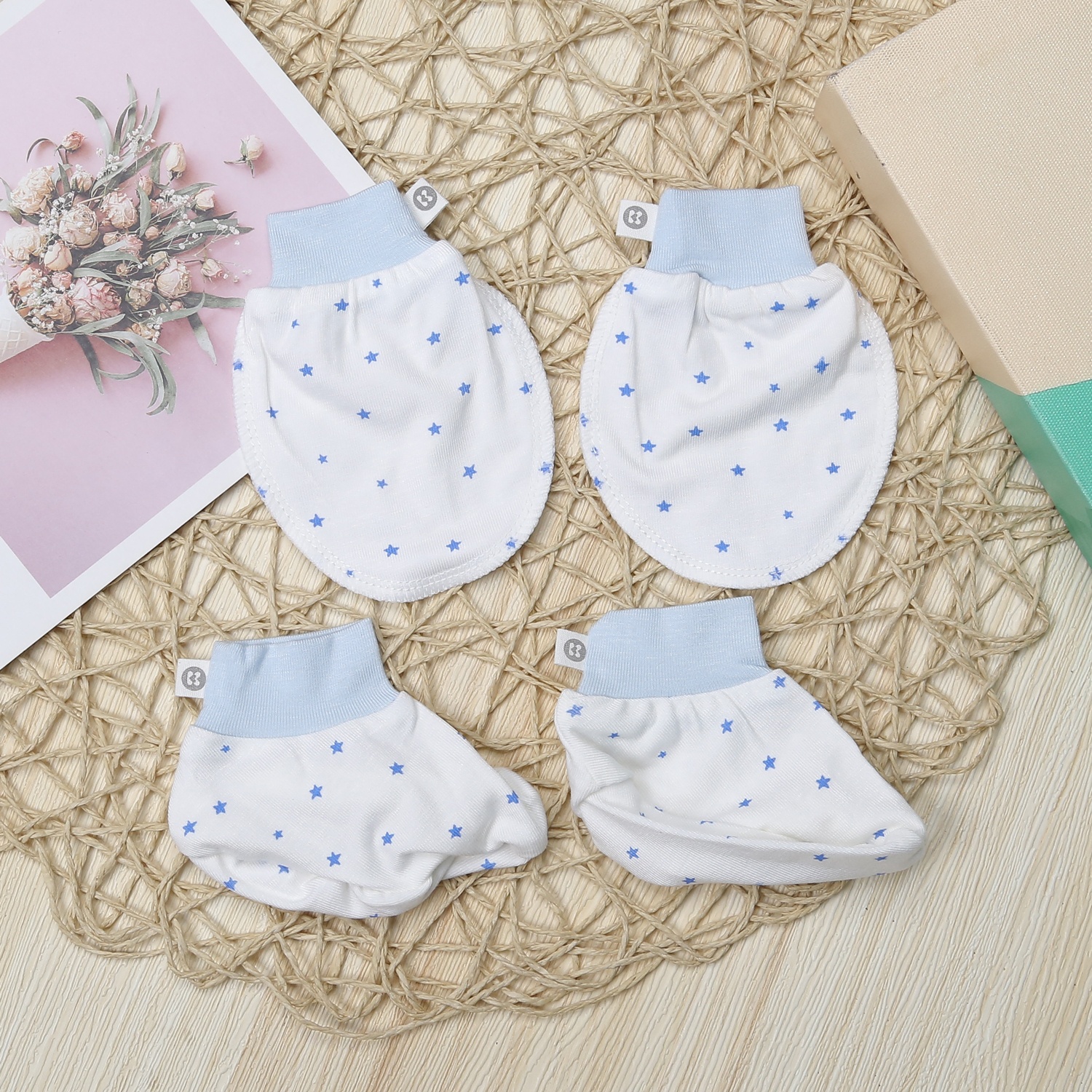 Set bao tay, bao chân KidsPlaza Otis in sao ND23T (Trắng xanh)