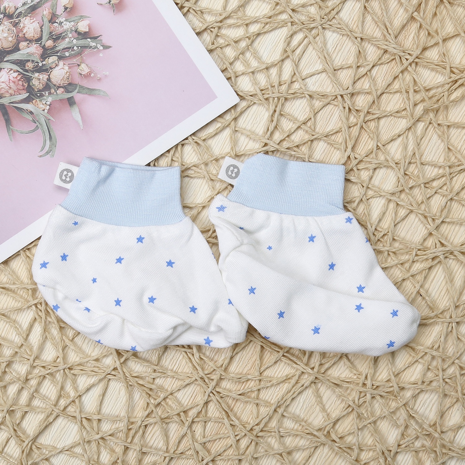 Set bao tay, bao chân KidsPlaza Otis in sao ND23T (Trắng xanh)