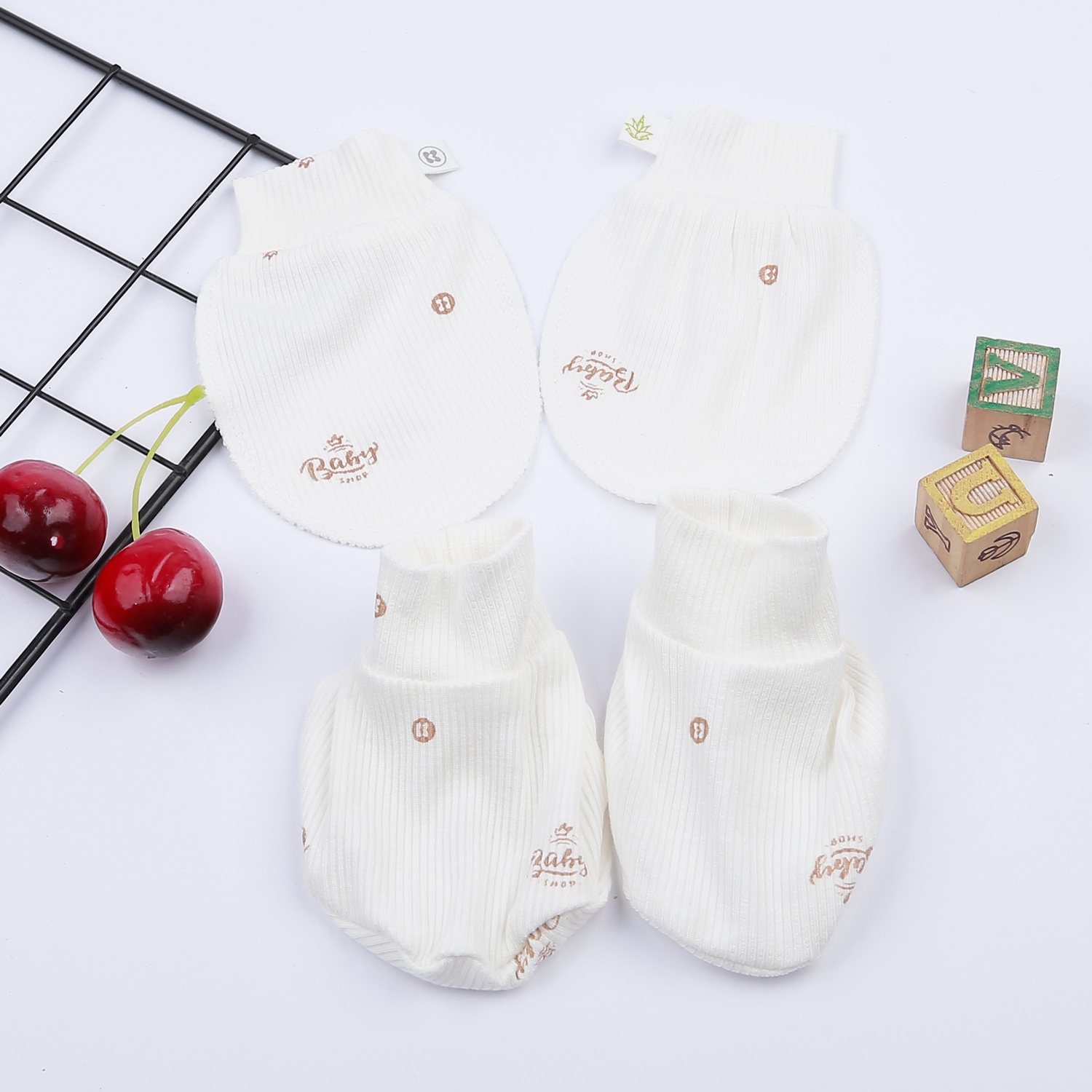 Set bao tay chân KidsPlaza fresh air ND23H (Trắng)