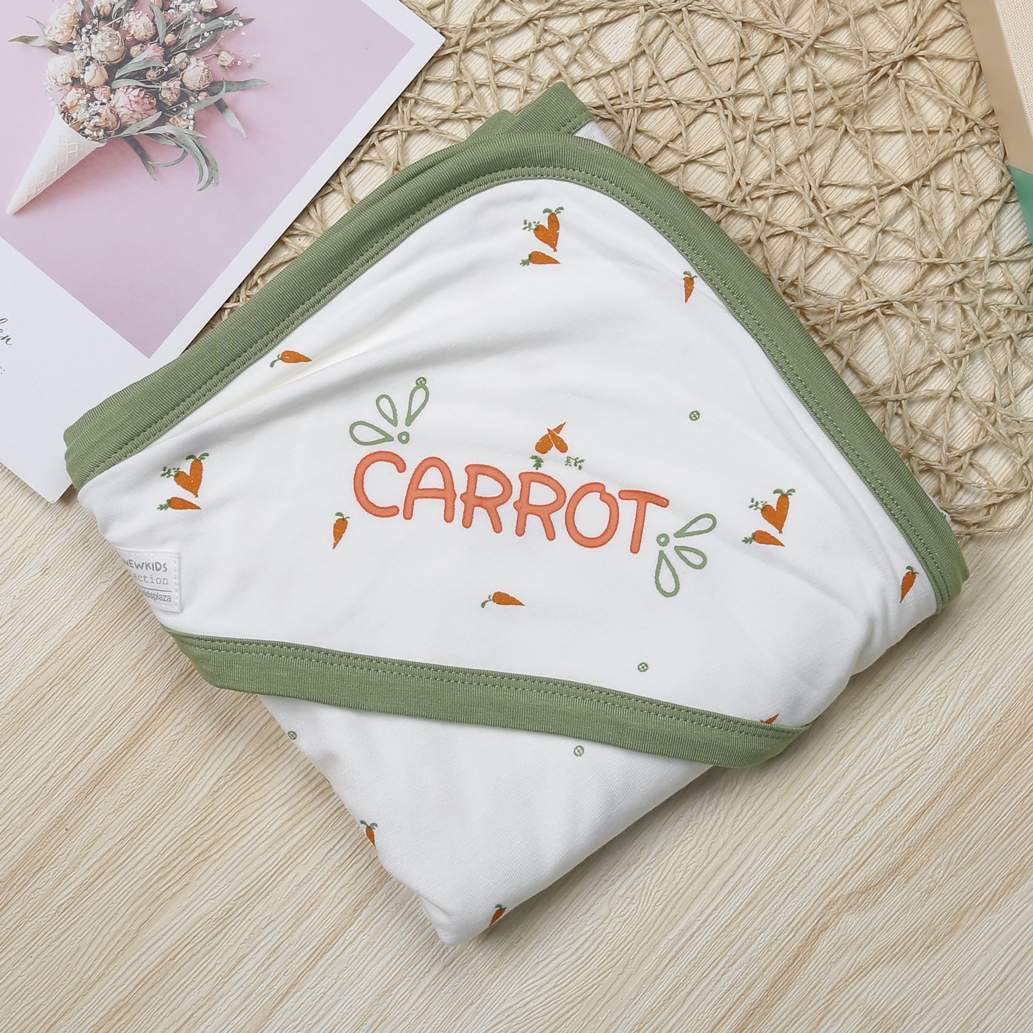Chăn ủ cho bé KidsPlaza Otis in cà rốt ND23T (Trắng xanh) hình 1