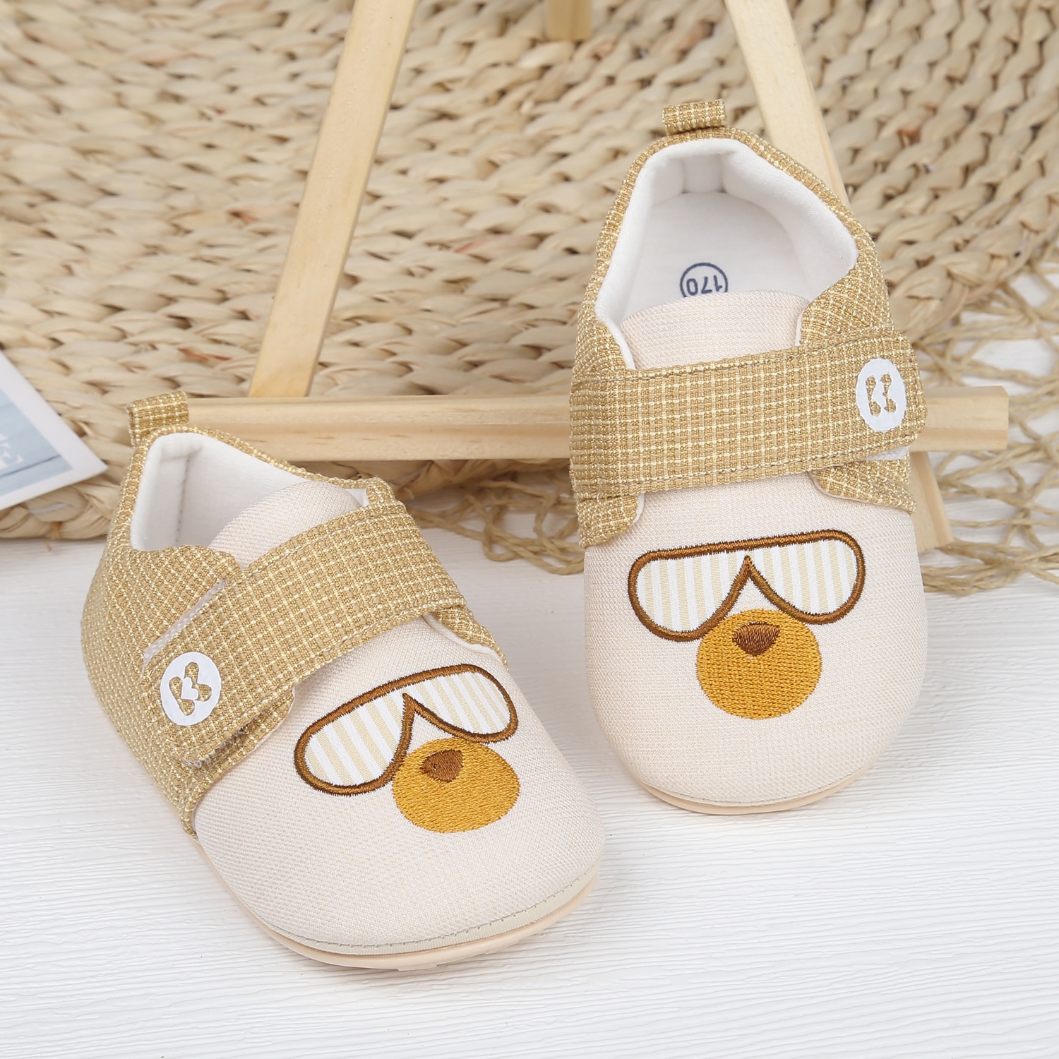 Giày tập đi KidsPlaza thêu gấu 23K-S3 (Vàng be)  hình 1