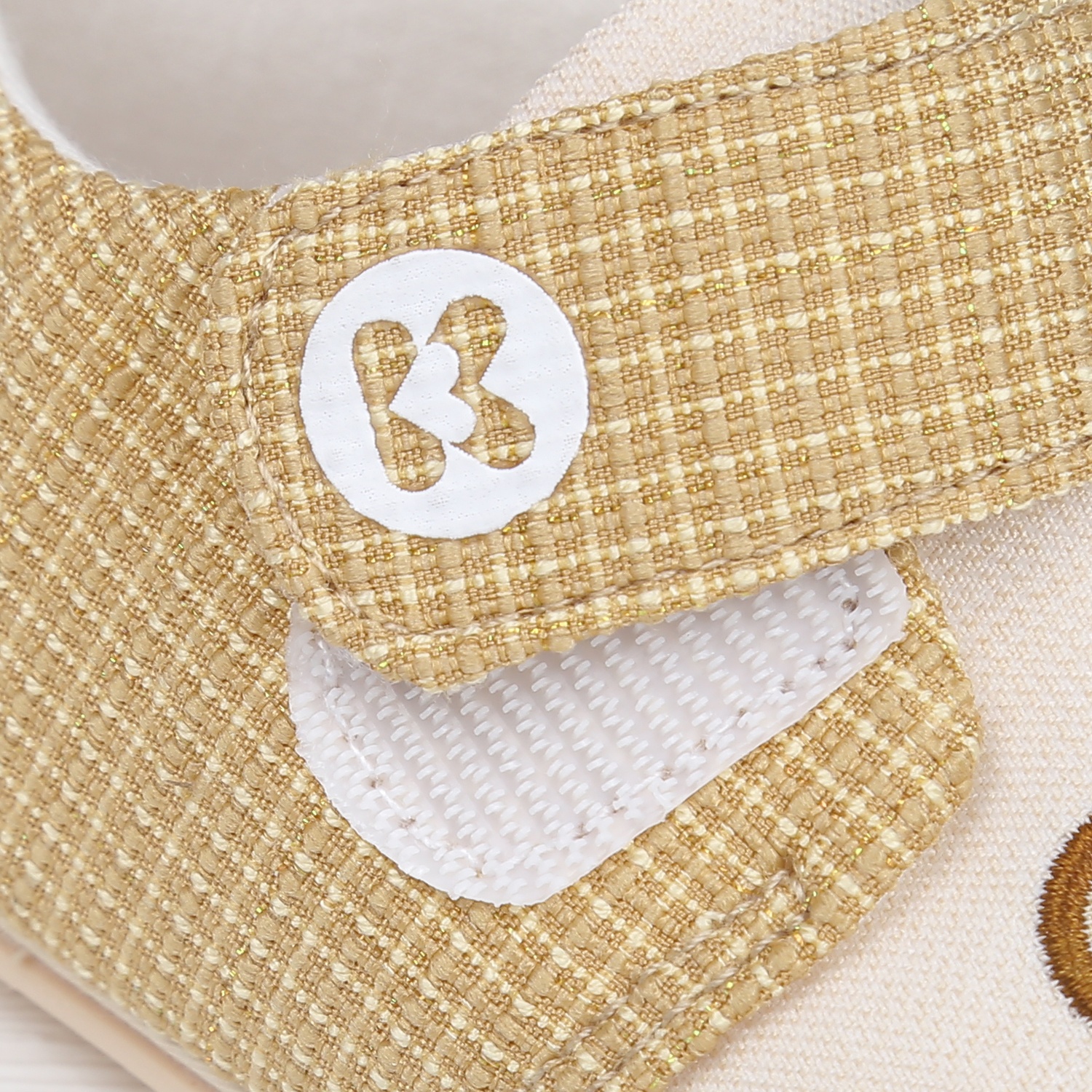 Giày tập đi KidsPlaza thêu gấu 23K-S3 (Vàng be)  hình 4