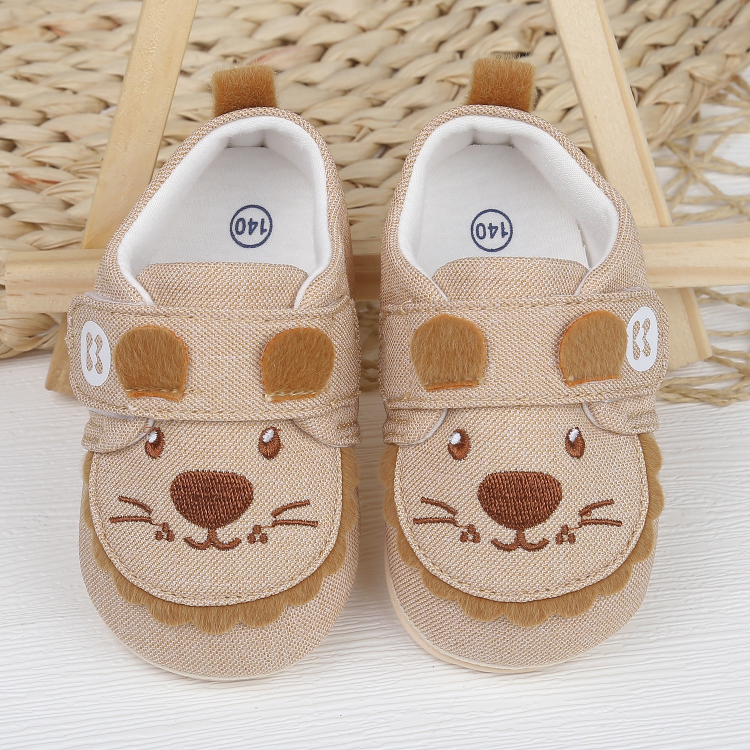 Giày tập đi KidsPlaza thêu sư tử 23K-S5 (Nâu) hình 2