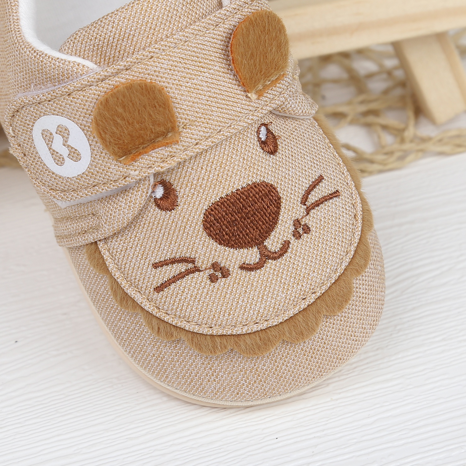 Giày tập đi KidsPlaza thêu sư tử 23K-S5 (Nâu) hình 3