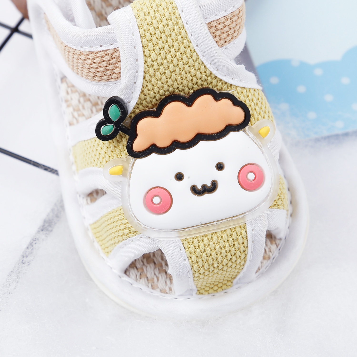 Dép sandal tập đi Aiyinmei hình cừu 23K-SD4 (Vàng) hình 2