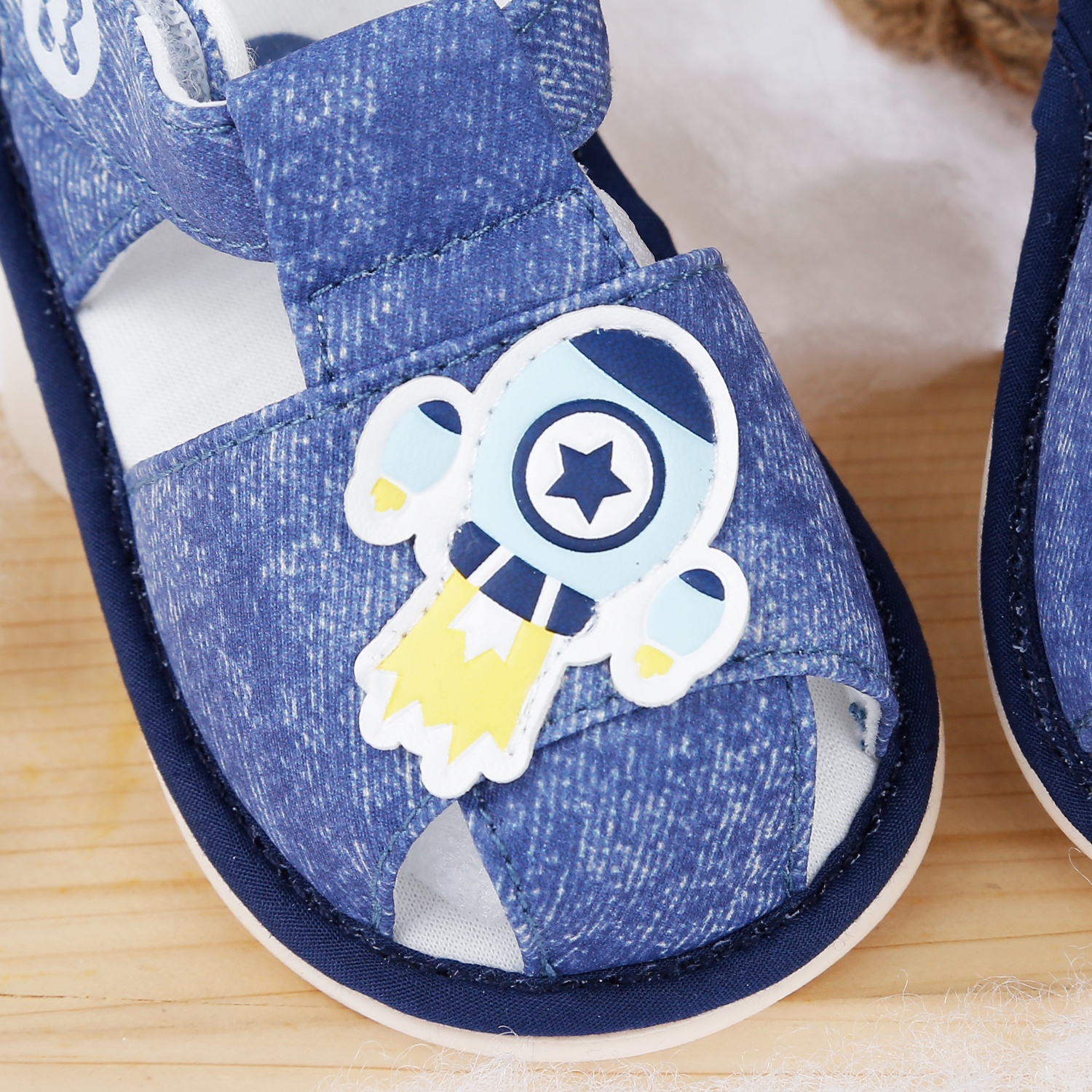 Dép sandal tập đi KidsPlaza họa tiết tên lửa 23K-S1 (Xanh) hình 3