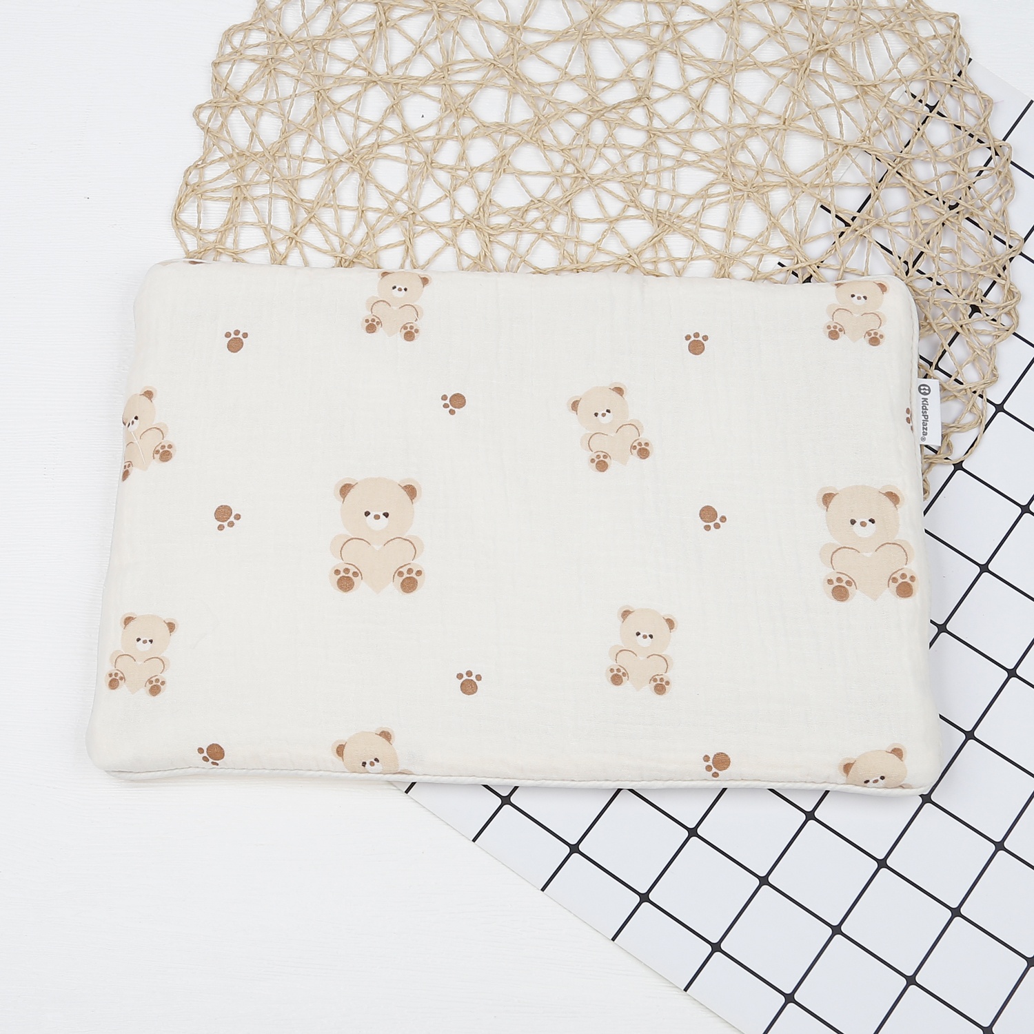 Gối sơ sinh KidsPlaza Muslin hình gấu PG23 hình 1