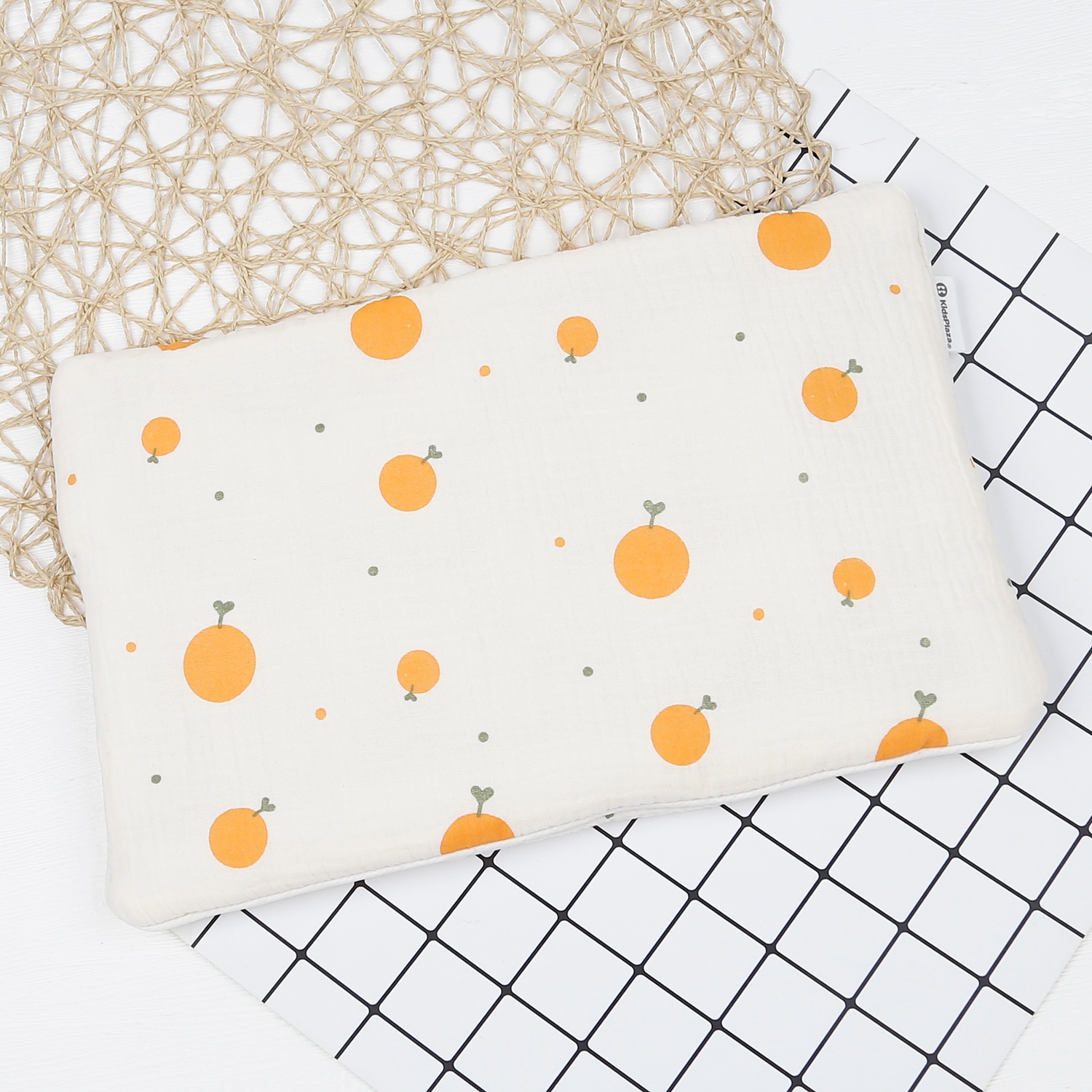 Gối sơ sinh KidsPlaza Muslin quả PG23 hình 1