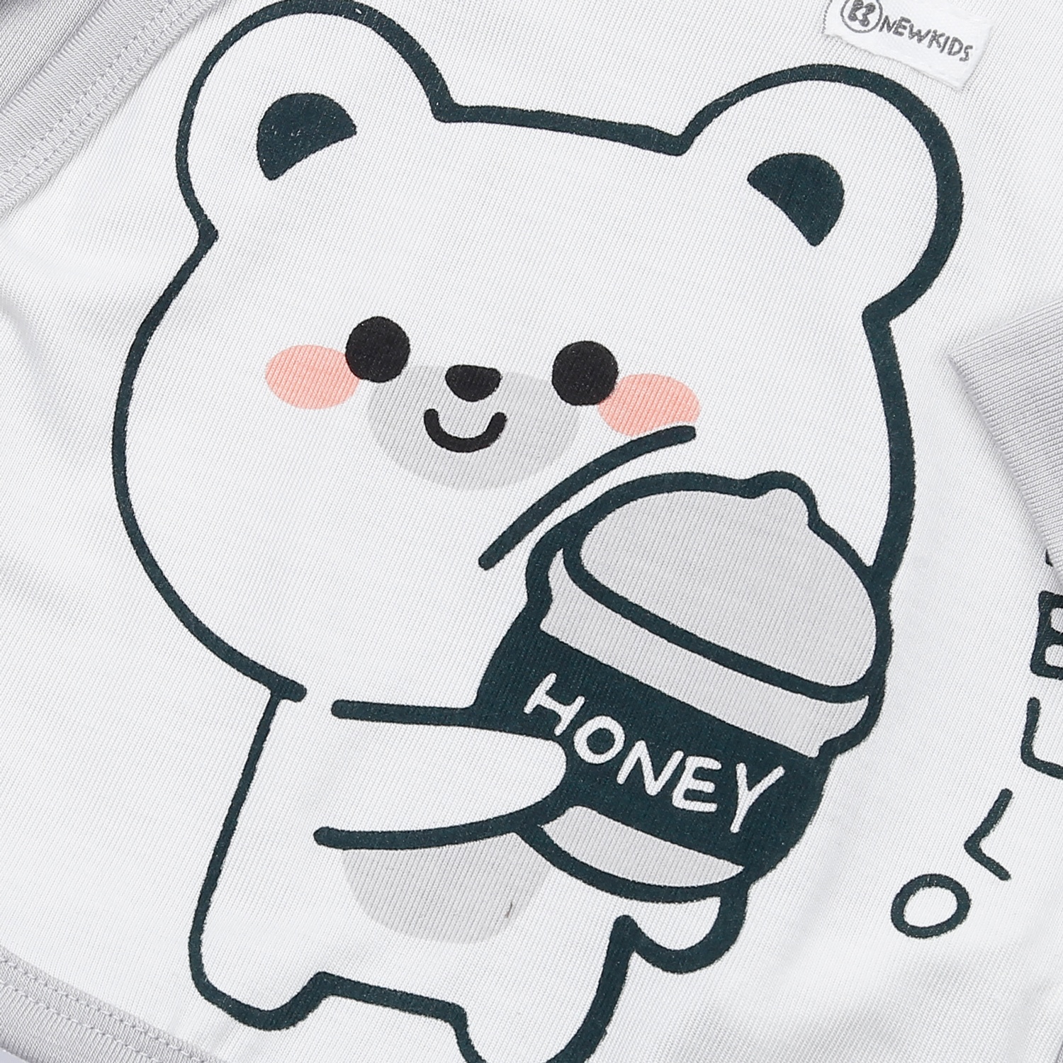 Bộ quần áo dài tay cài lệch KidsPlaza gấu Honney M23T (Trắng ghi)
