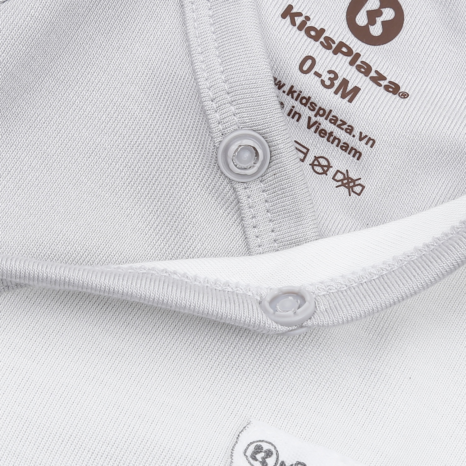 Bộ quần áo dài tay cài lệch KidsPlaza gấu Honney M23T (Trắng ghi)